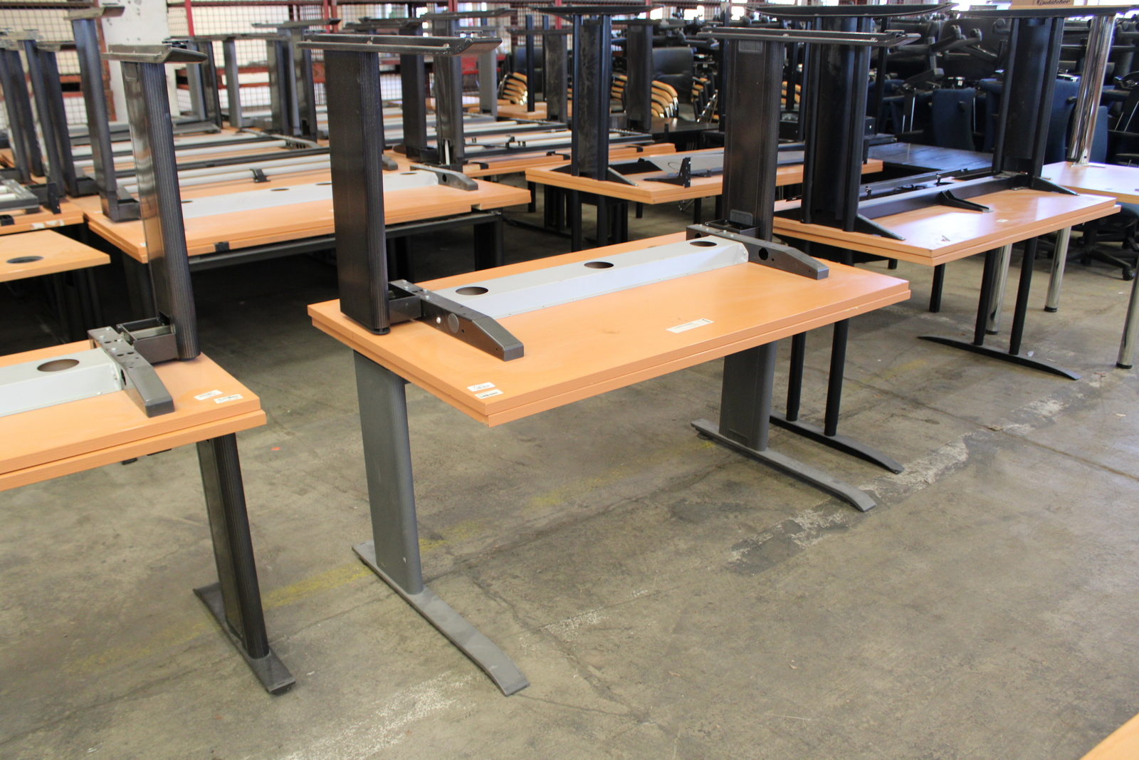 Vegyes íróasztalok 8