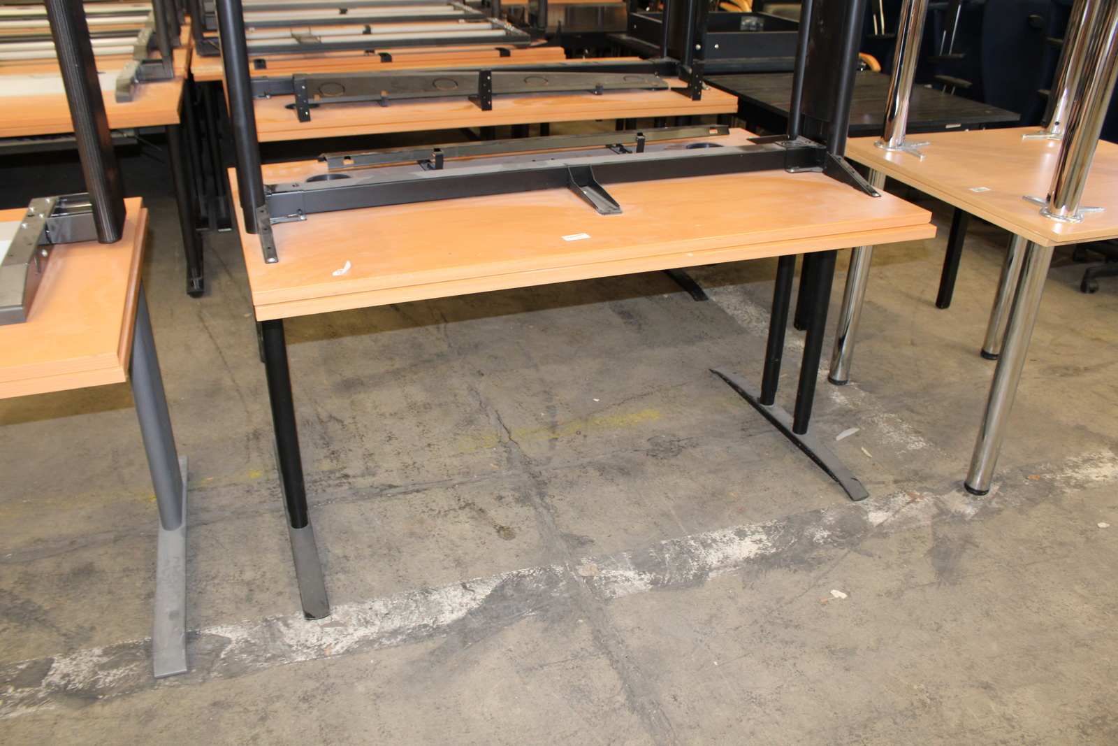 Vegyes íróasztalok 13