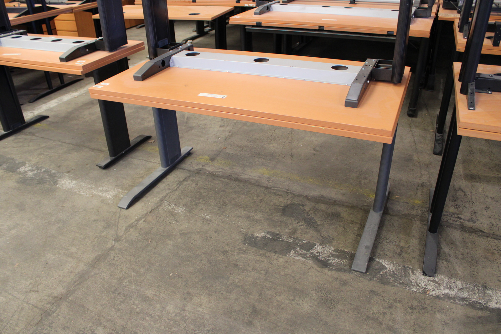 Vegyes íróasztalok 14