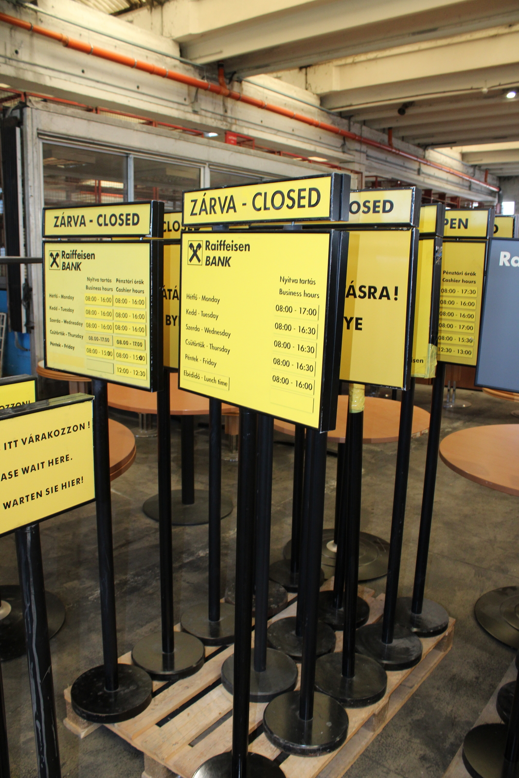 Tábla(nyitva tartás) 3