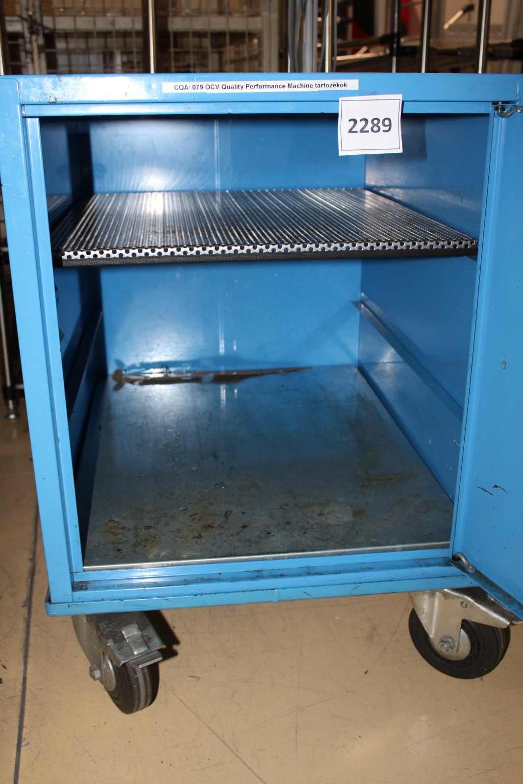 Gurulós szekrény 3