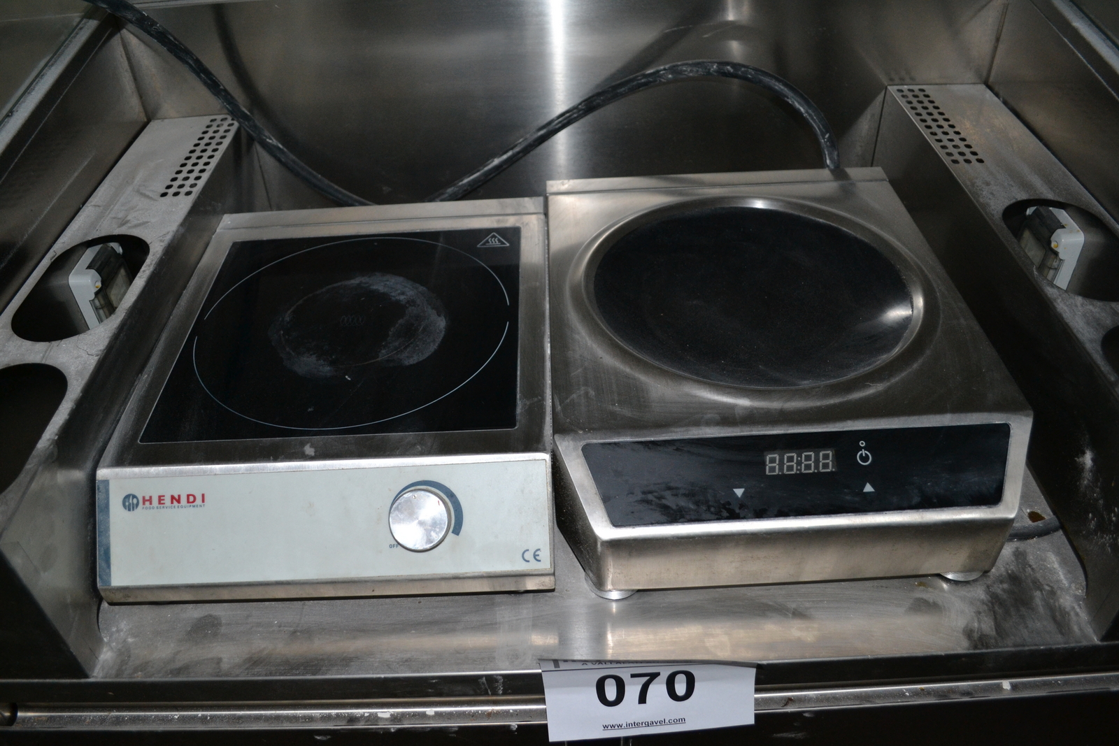 Mobil főzőállomás wokkal és főzőlappal 2