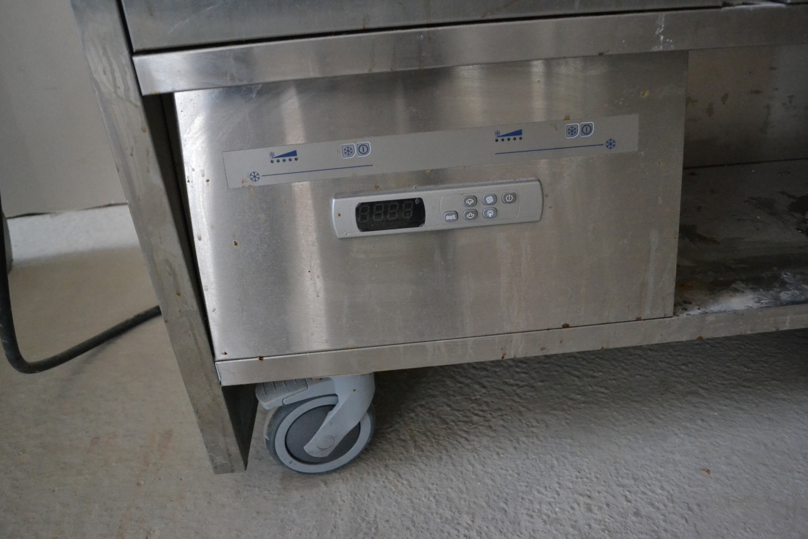 Mobil főzőállomás wokkal és főzőlappal 5