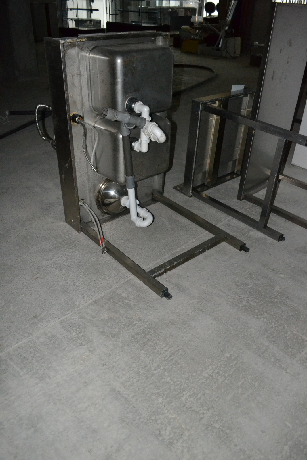 Munkaasztalok és mosogató 4