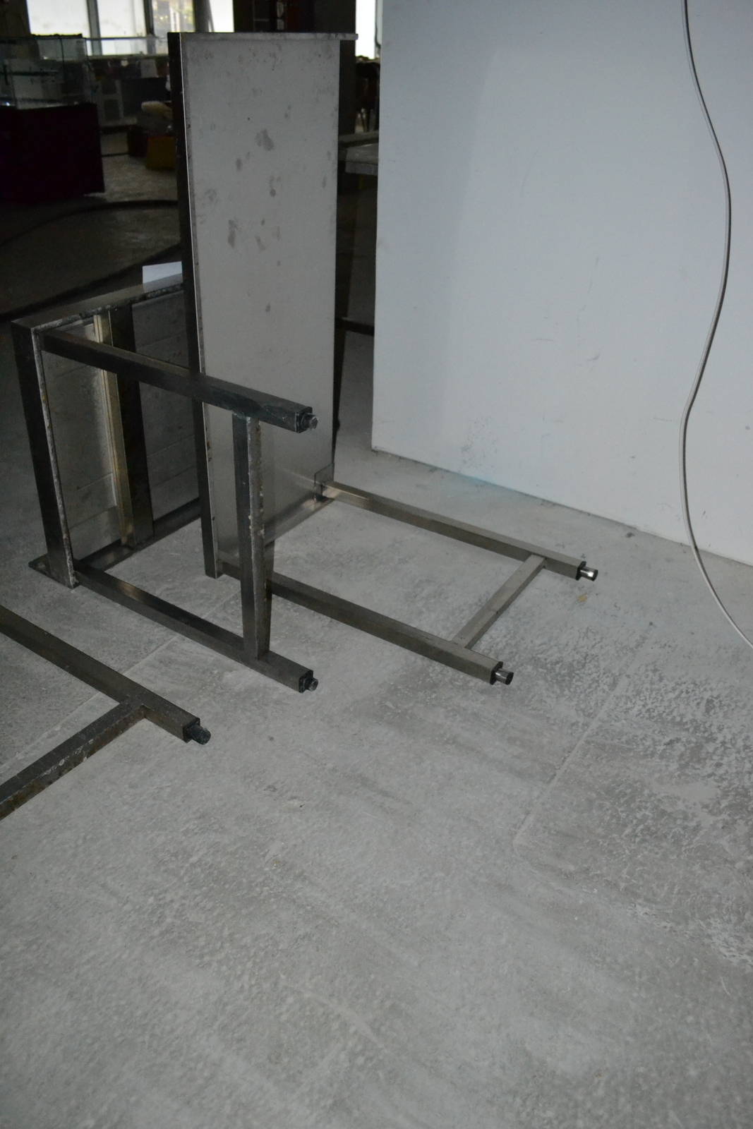 Munkaasztalok és mosogató 5