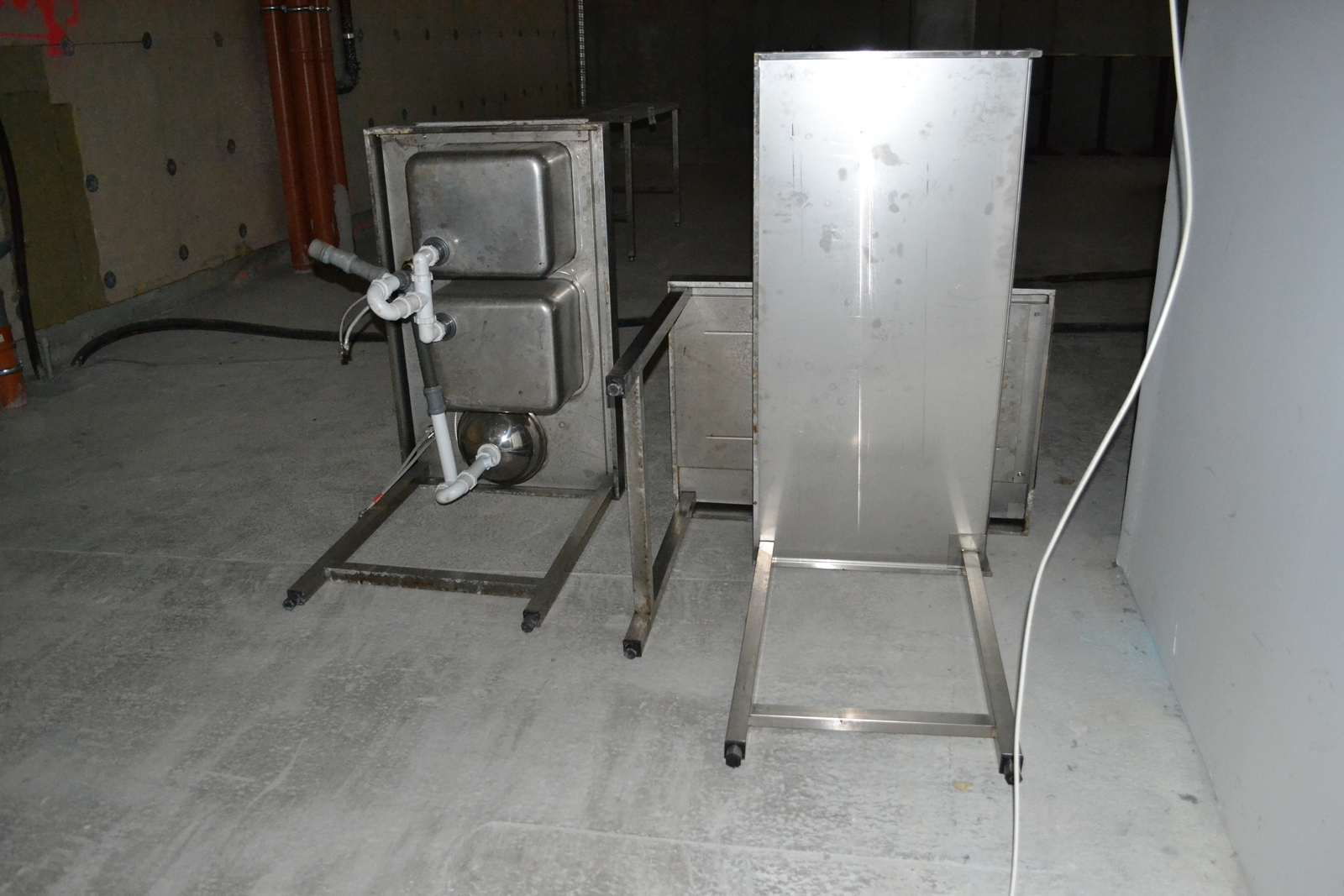 Munkaasztalok és mosogató 6