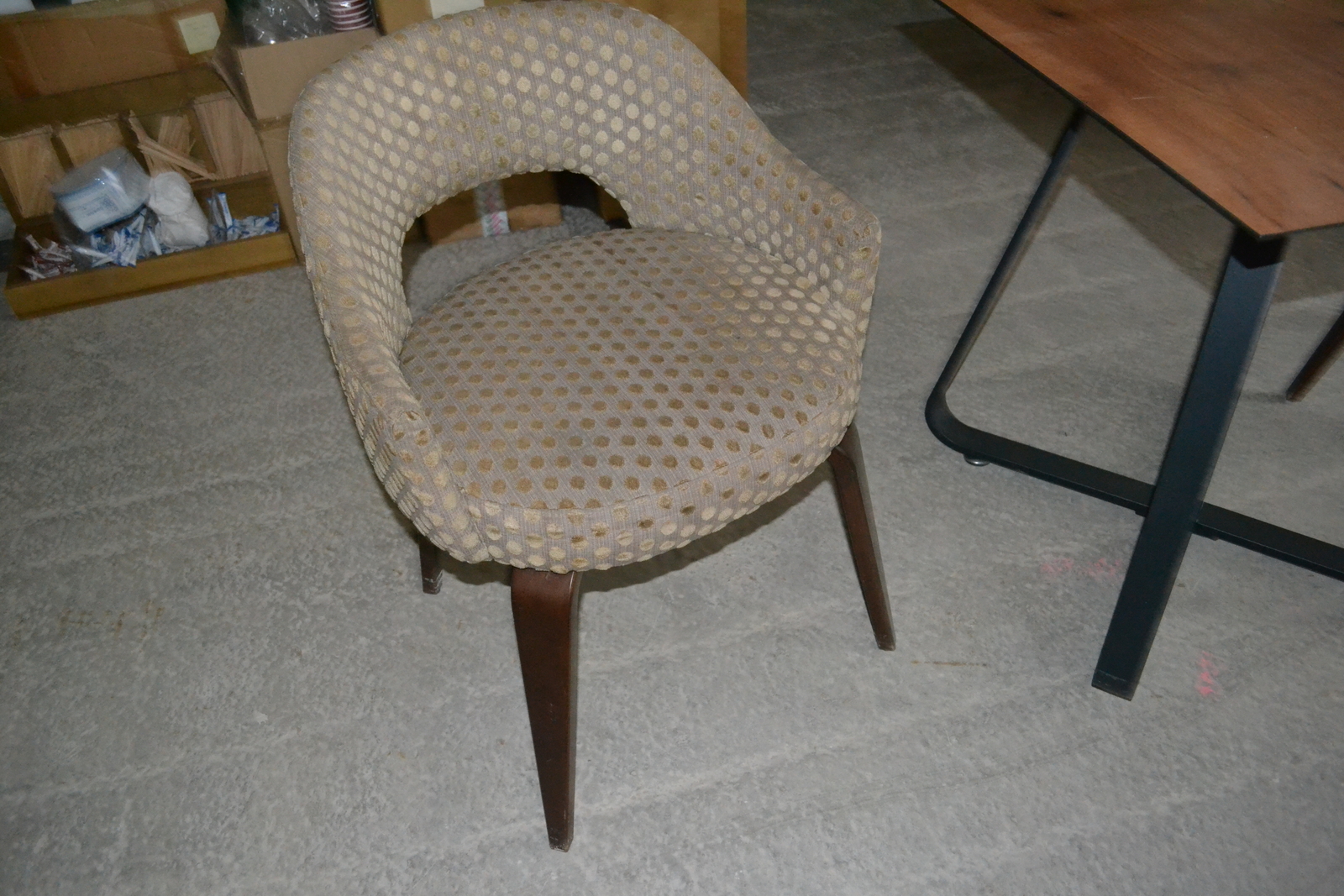 Asztal és fotelek 4