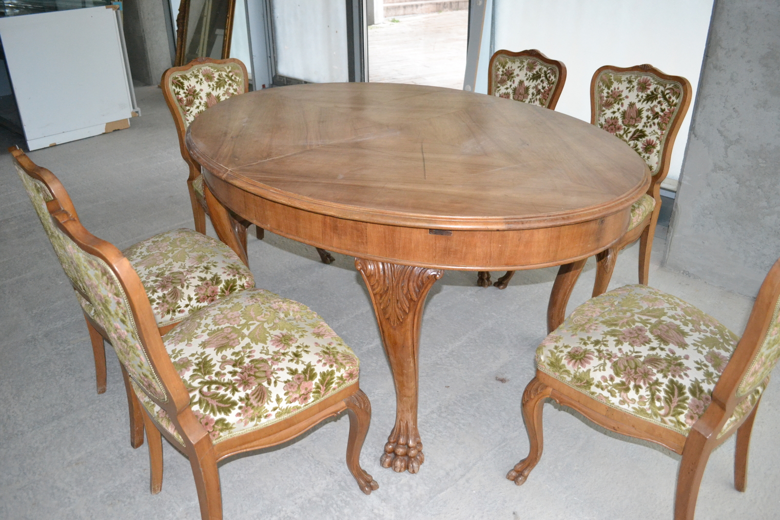 Asztal és székek 4