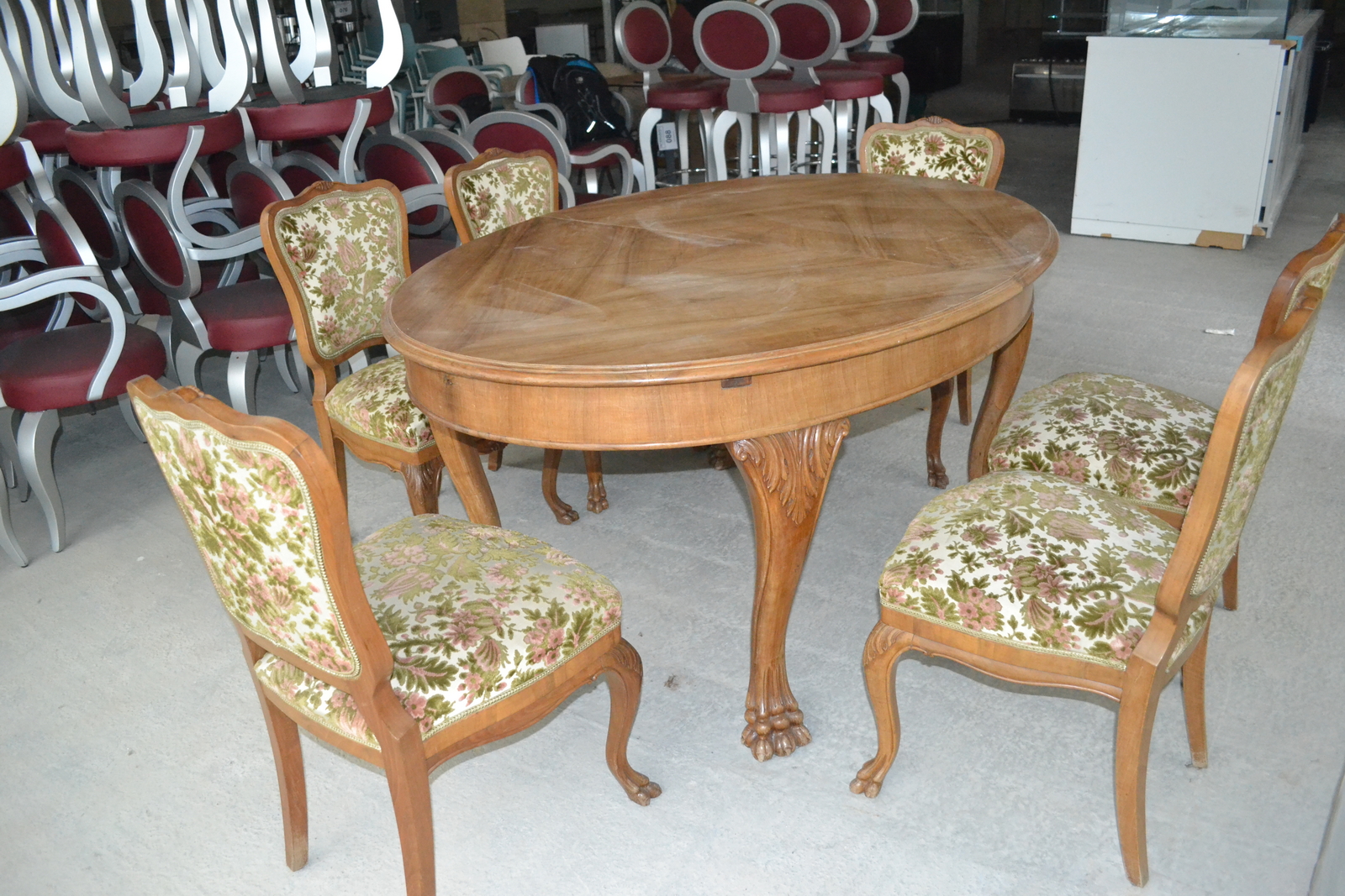 Asztal és székek 6