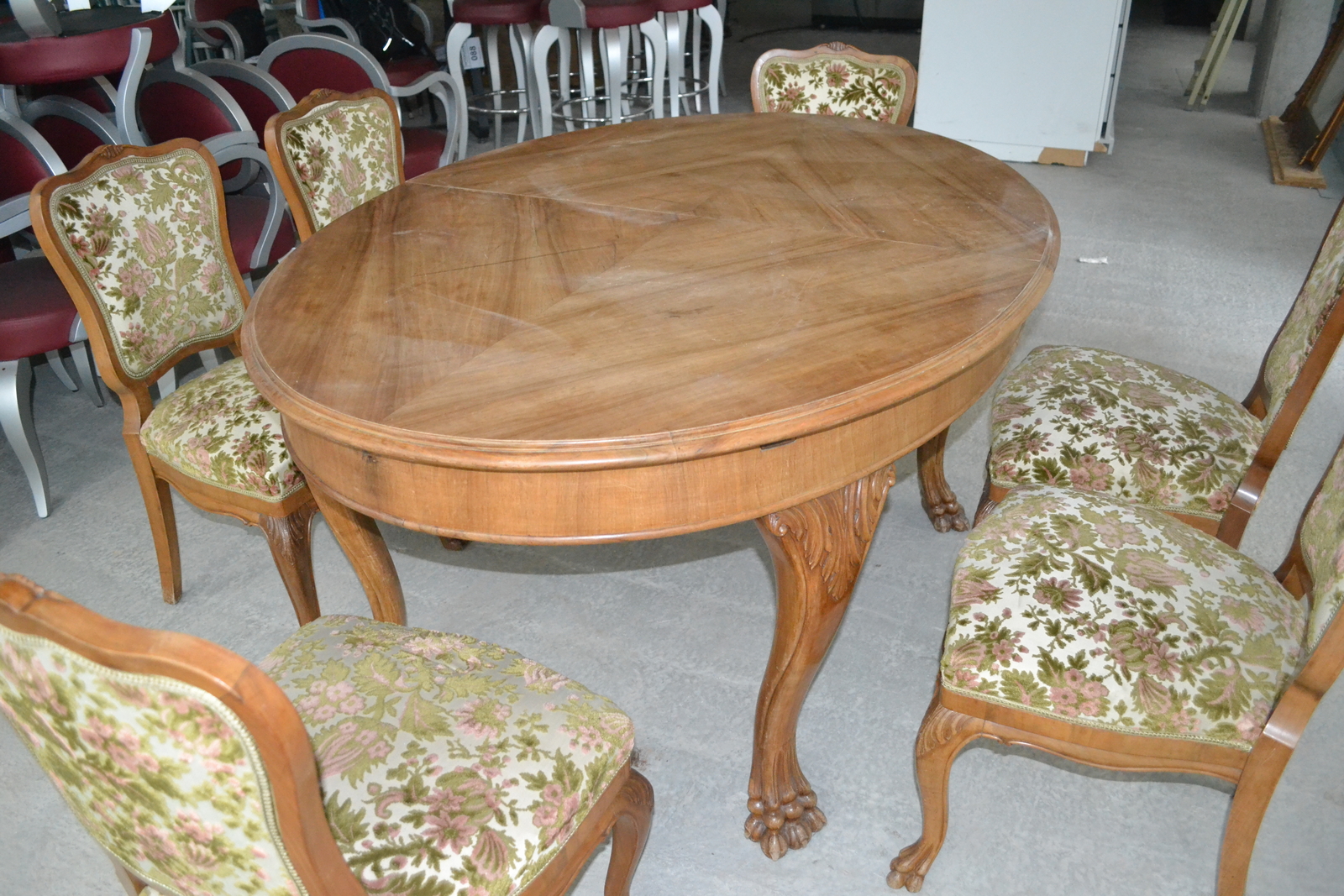 Asztal és székek 8