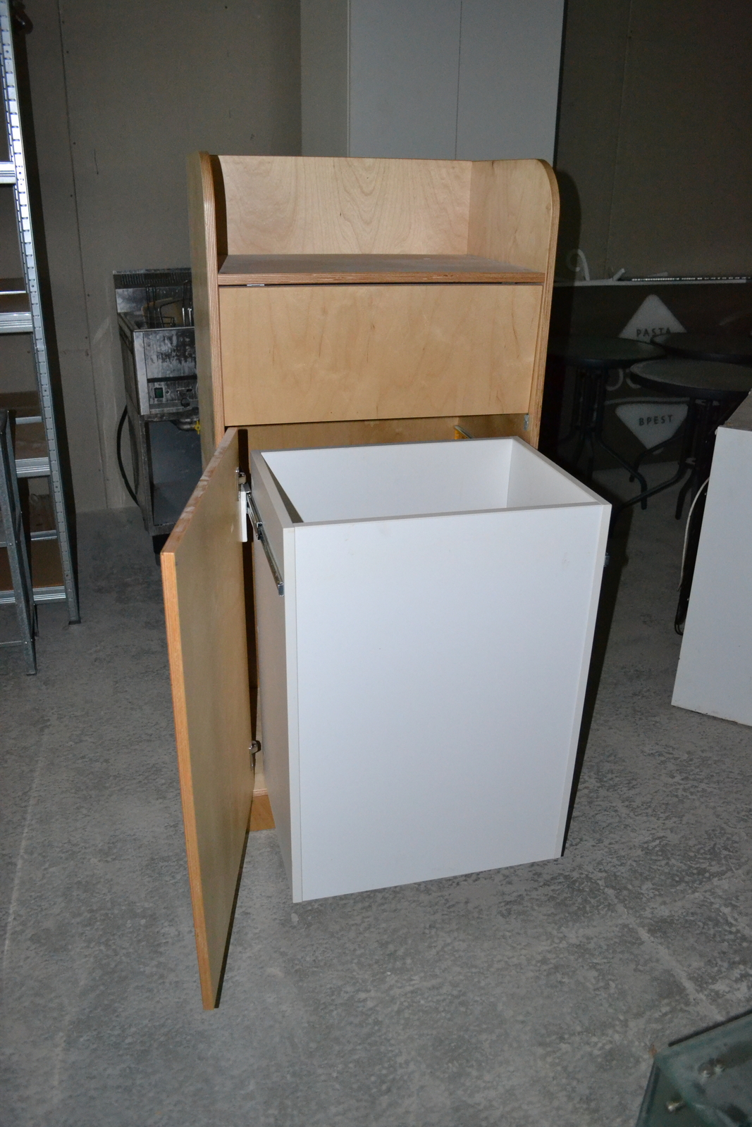 Pult szemetes résszel 2