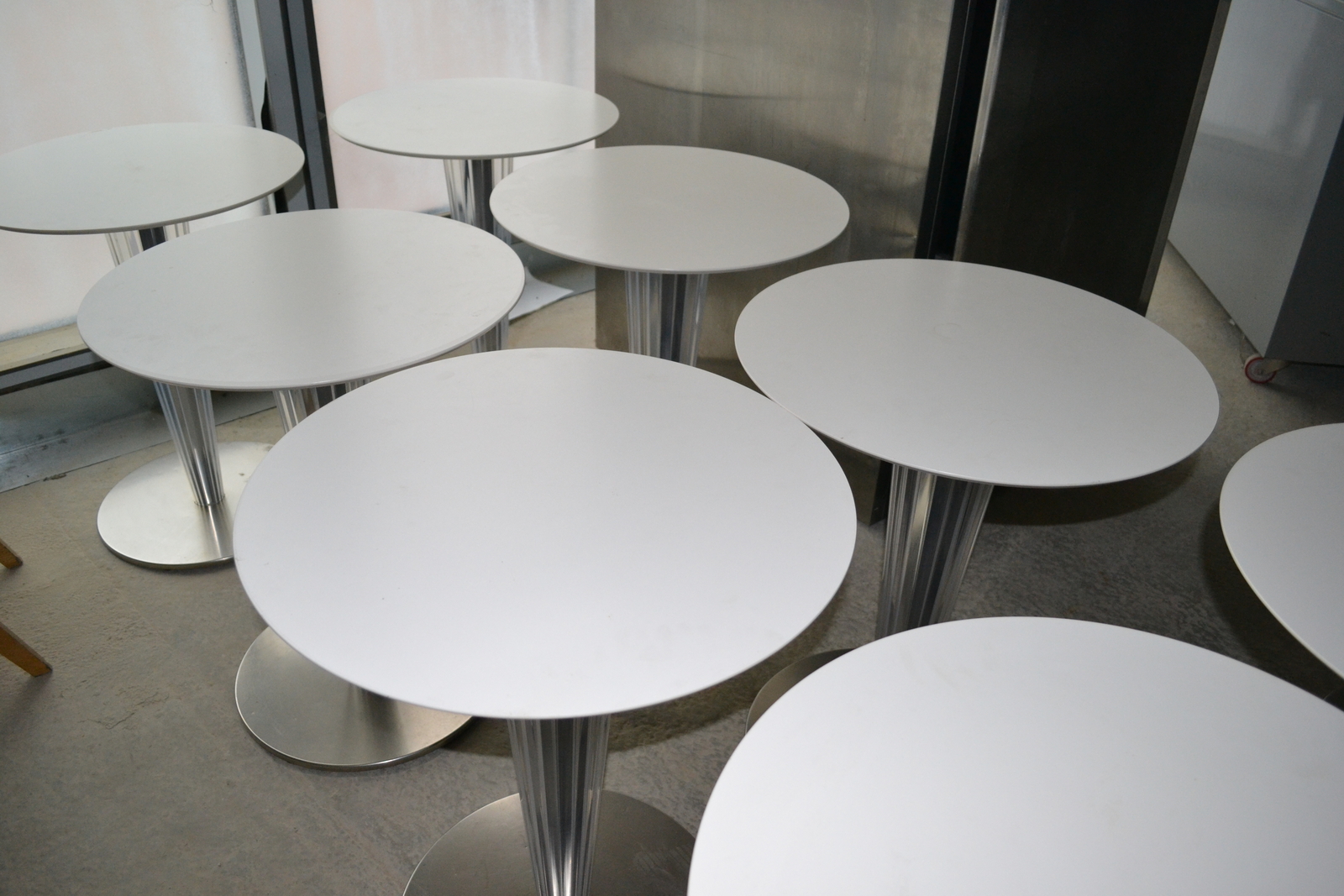 Kávéházi asztal 4