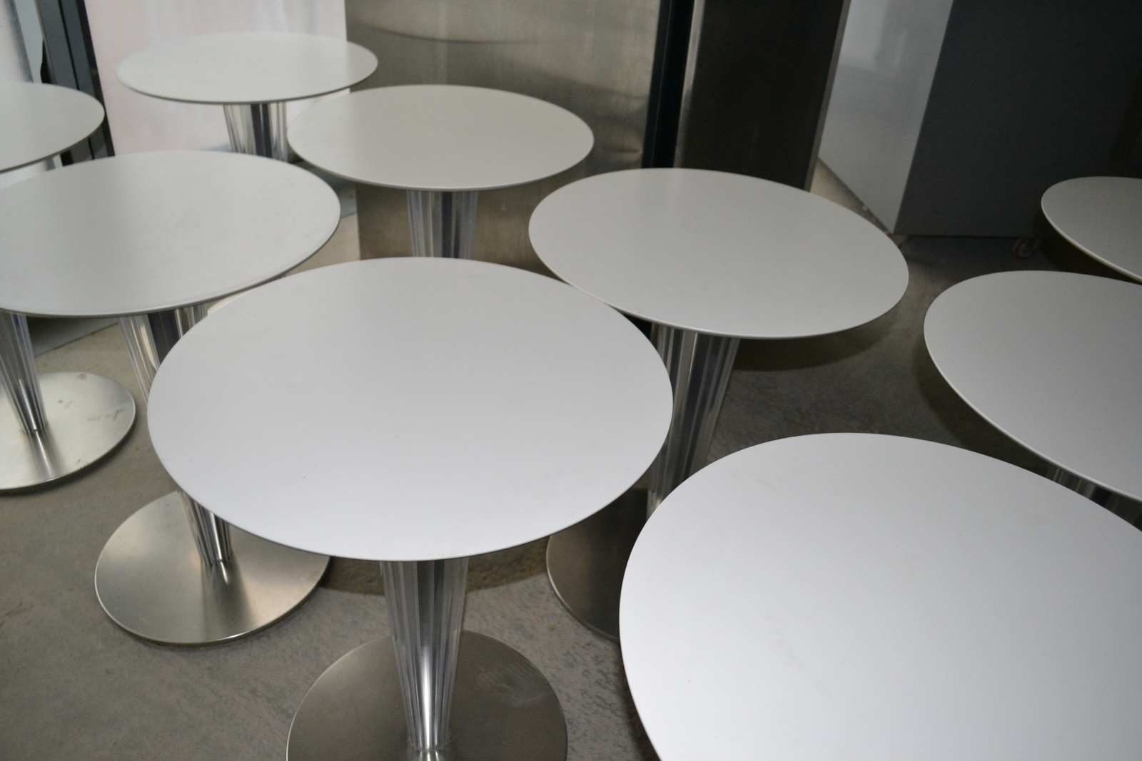 Kávéházi asztal 7