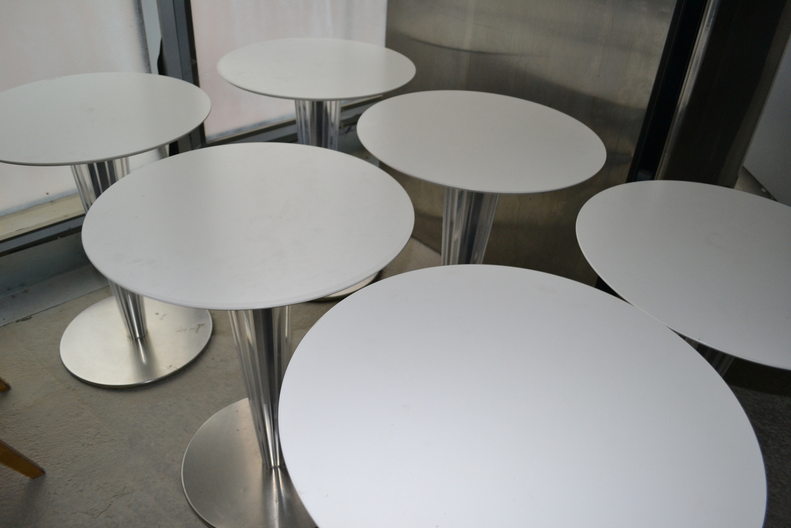 Kávéházi asztal 6