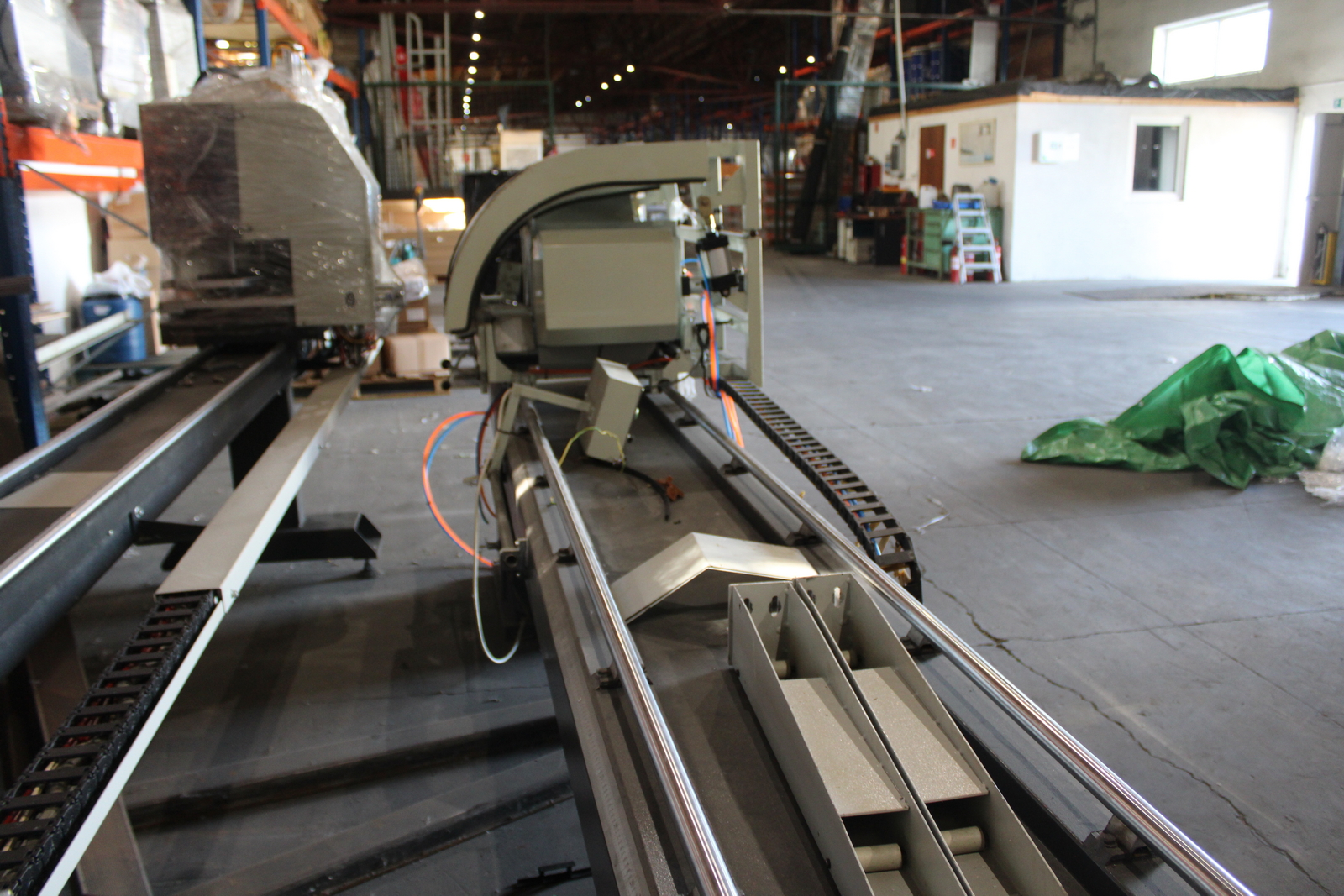 Kétfejes vágófűrész PVC profilokhoz BOHMAN Machinery 4