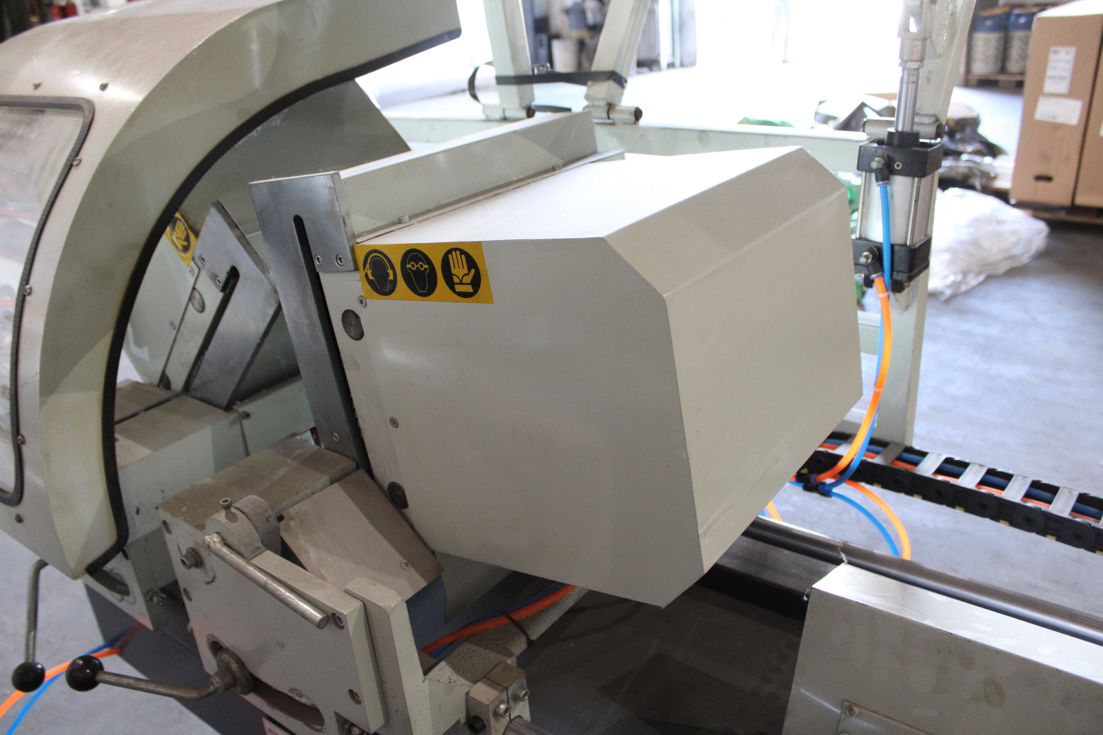 Kétfejes vágófűrész PVC profilokhoz BOHMAN Machinery 7