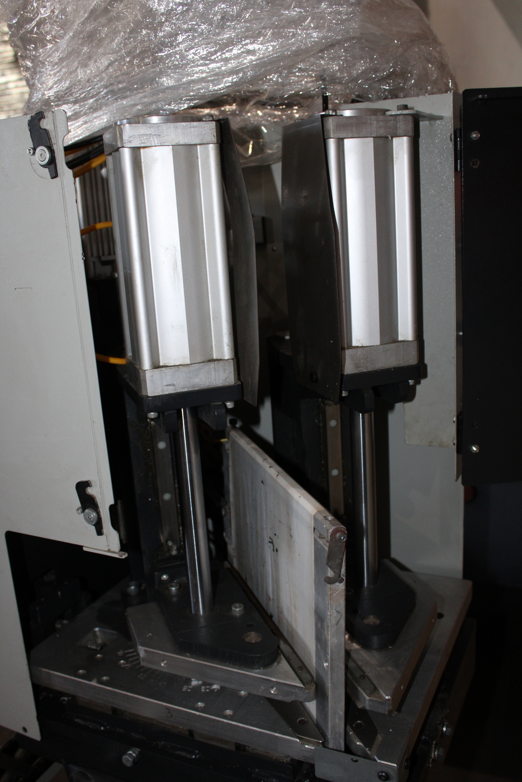 Kétfejes hegesztőgép műanyag profilokhoz Jullich Technologies JTG BB2030 10