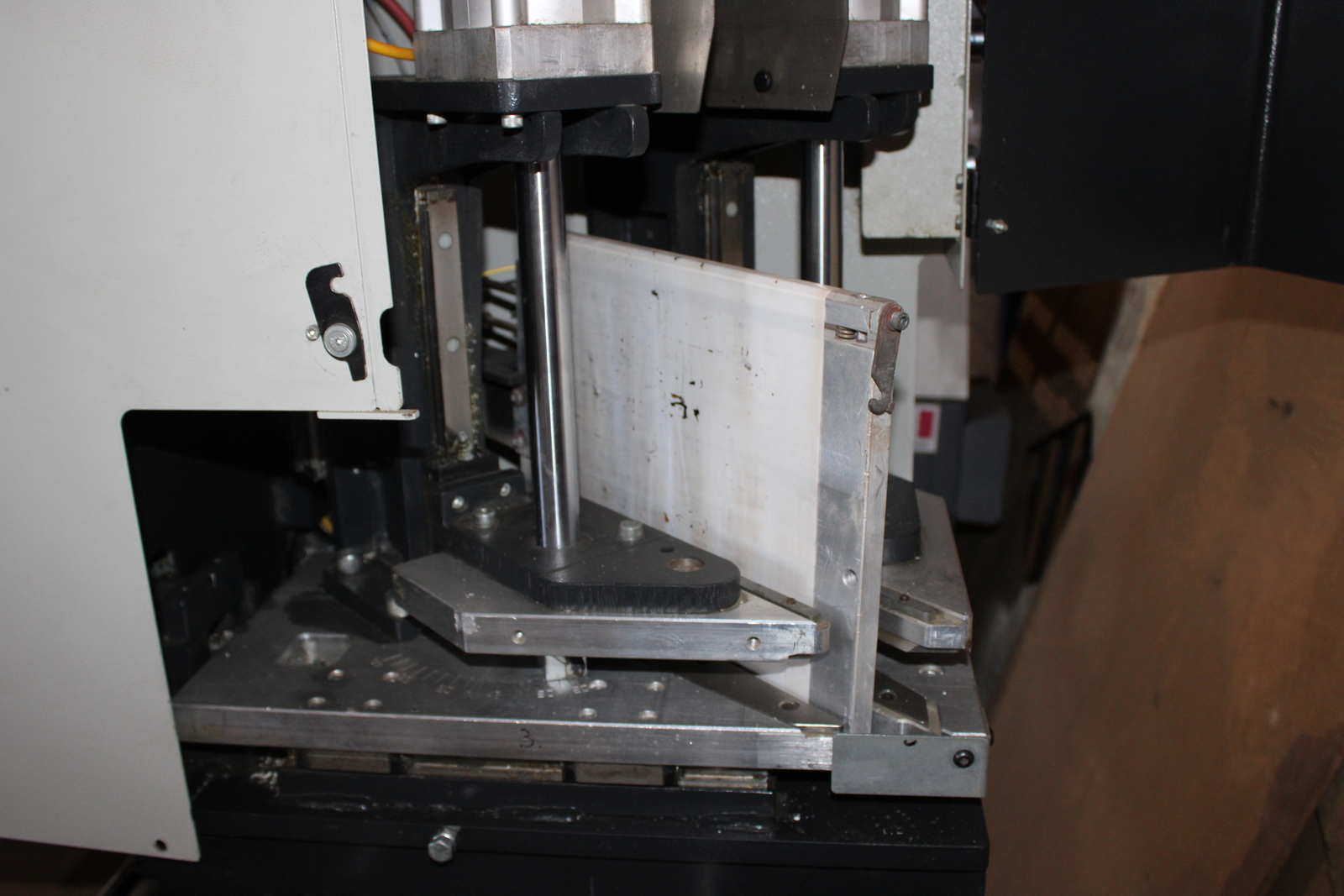 Kétfejes hegesztőgép műanyag profilokhoz Jullich Technologies JTG BB2030 12