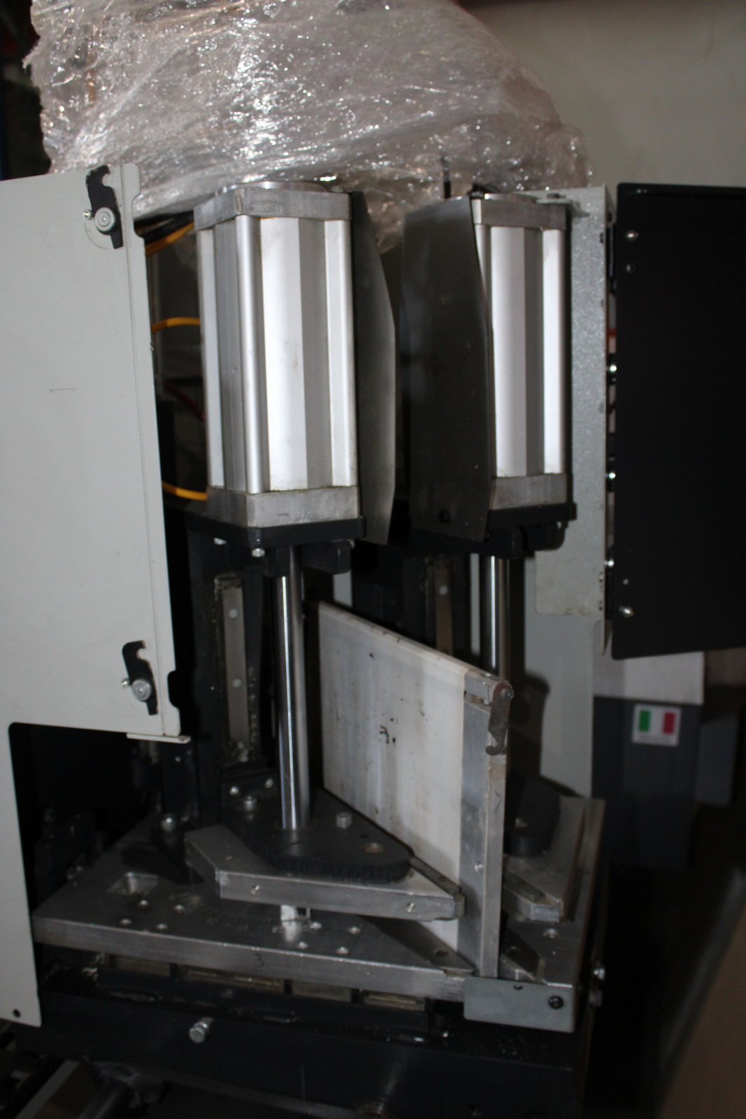 Kétfejes hegesztőgép műanyag profilokhoz Jullich Technologies JTG BB2030 13