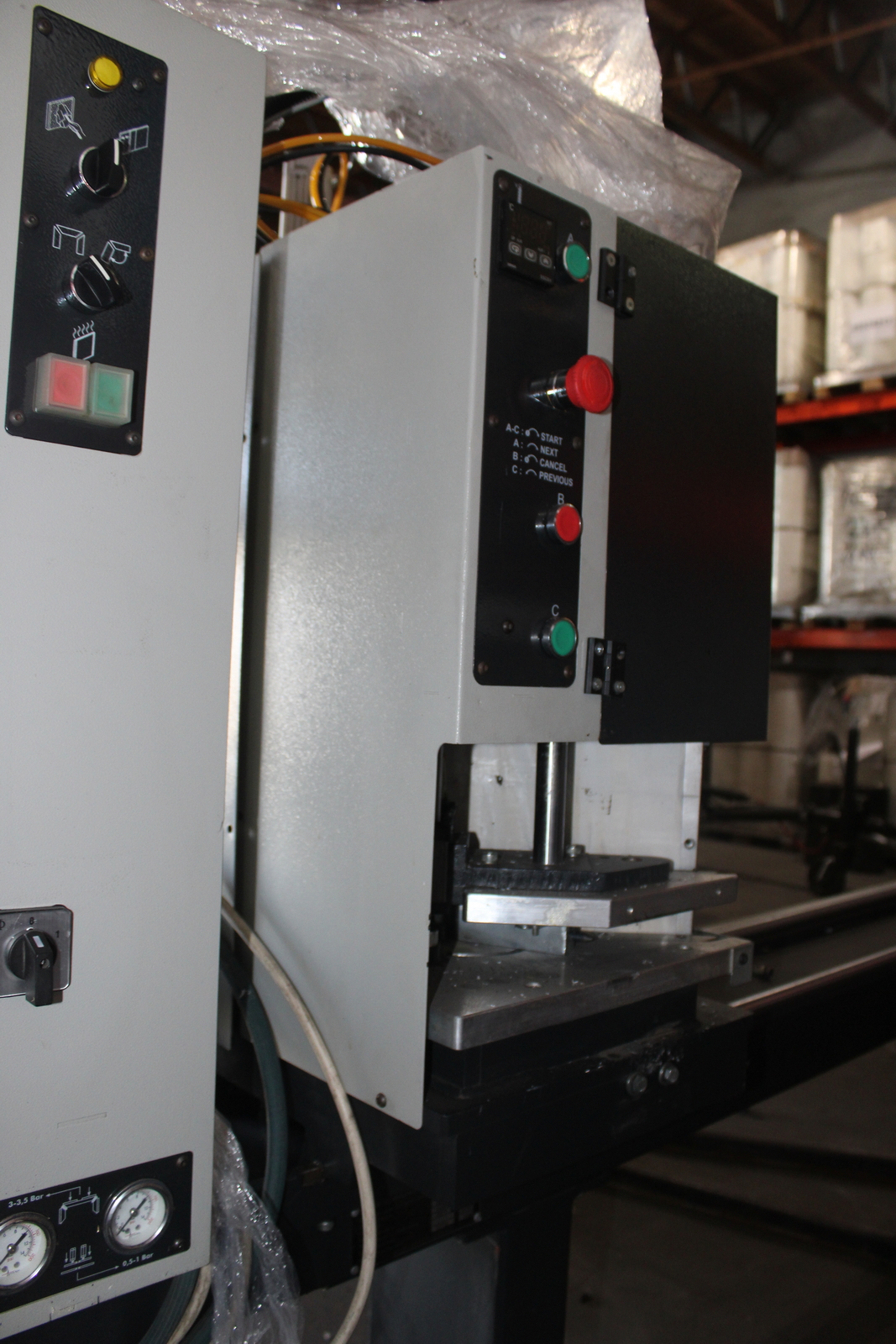 Kétfejes hegesztőgép műanyag profilokhoz Jullich Technologies JTG BB2030 14