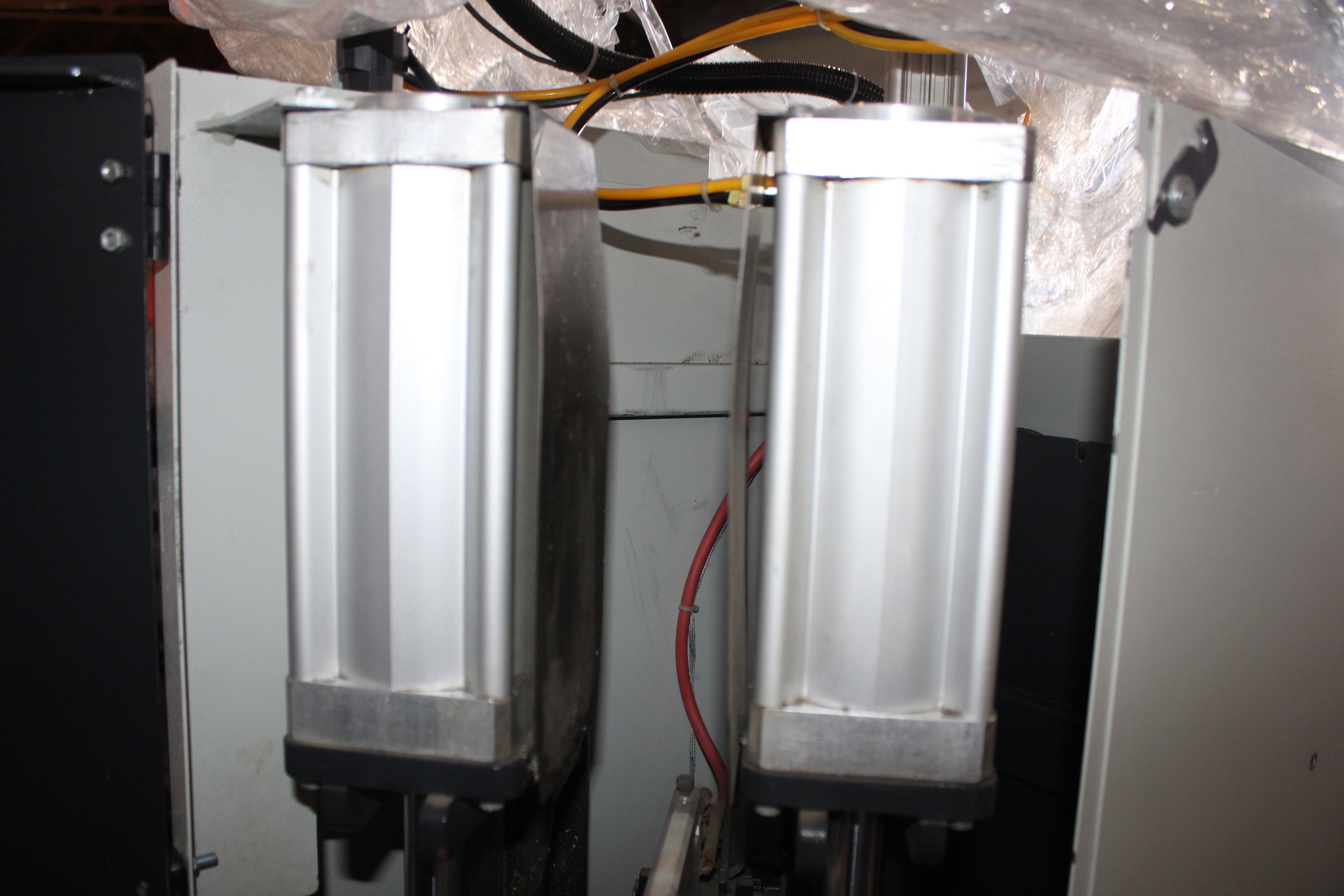 Kétfejes hegesztőgép műanyag profilokhoz Jullich Technologies JTG BB2030 17