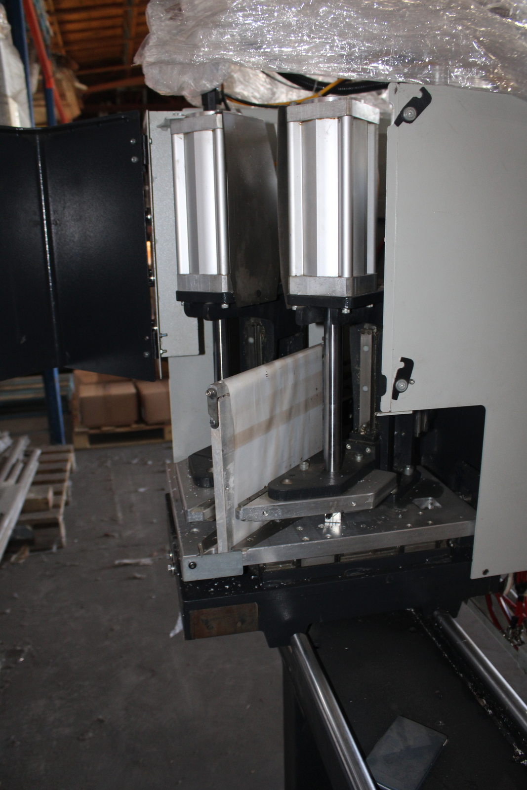 Kétfejes hegesztőgép műanyag profilokhoz Jullich Technologies JTG BB2030 19