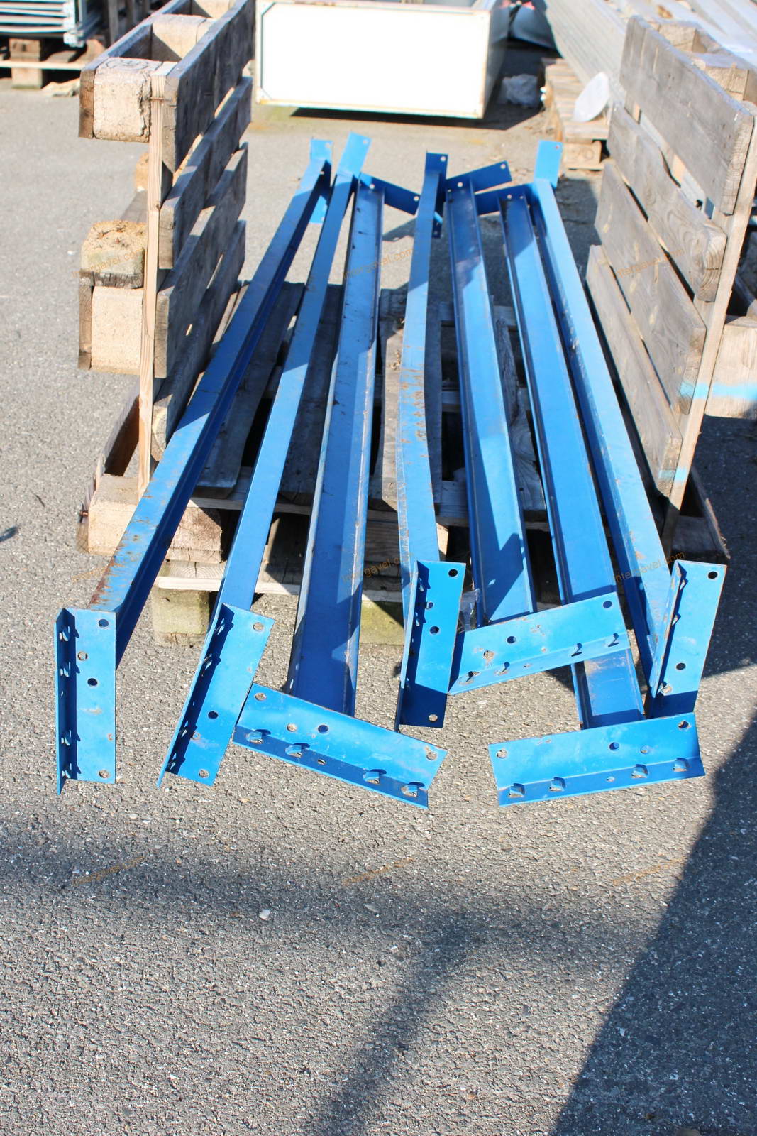 Vegyes raklapos állványelemek 11