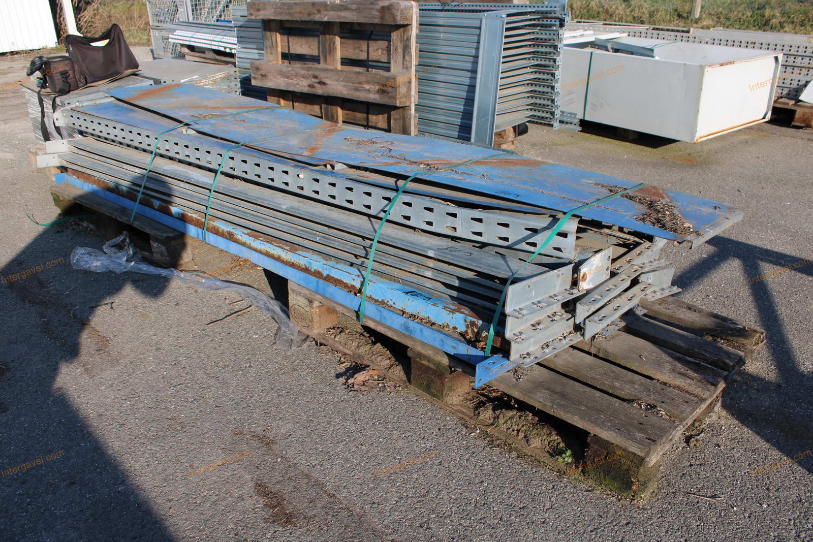 Vegyes raklapos állványelemek 17