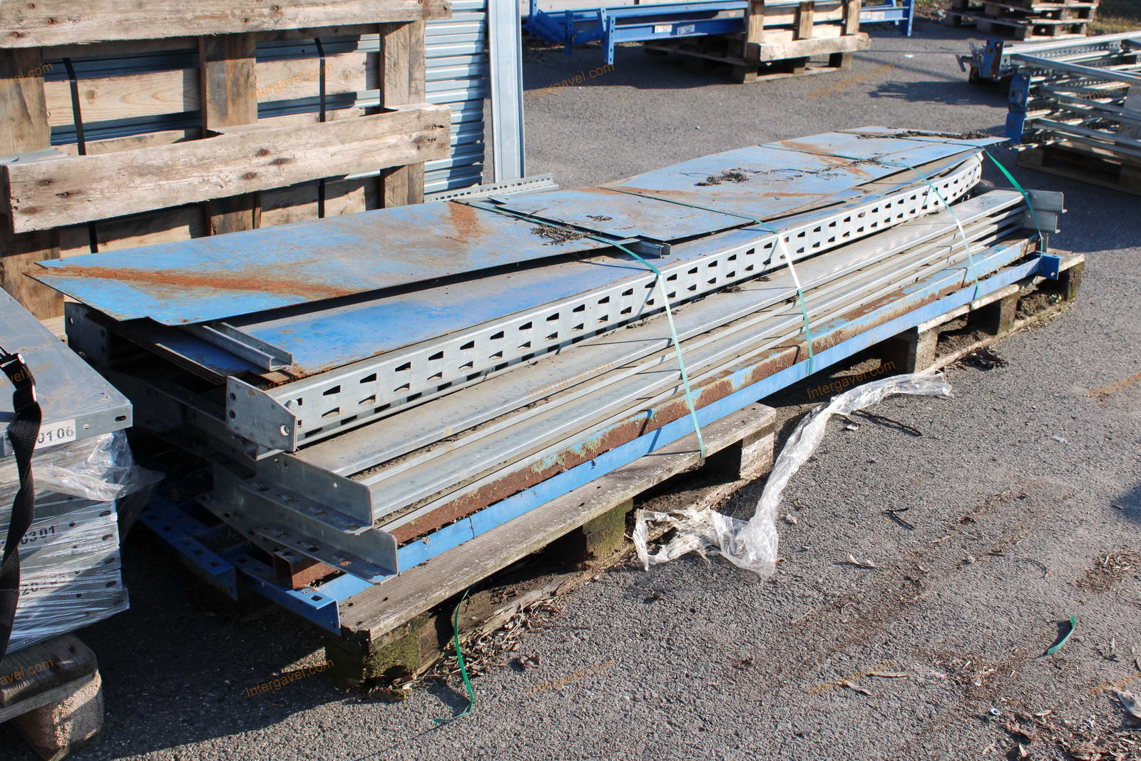 Vegyes raklapos állványelemek 18