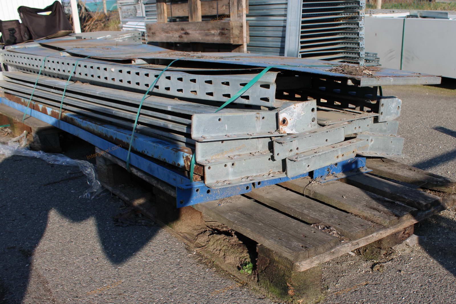 Vegyes raklapos állványelemek 19