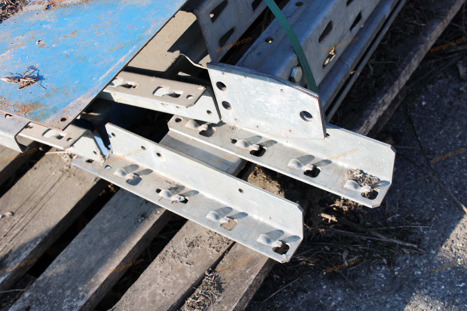 Vegyes raklapos állványelemek 21