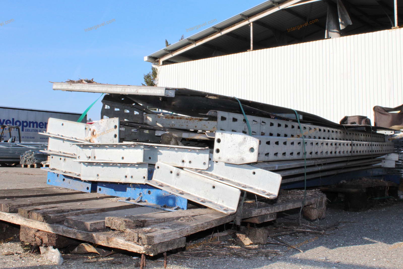 Vegyes raklapos állványelemek 23