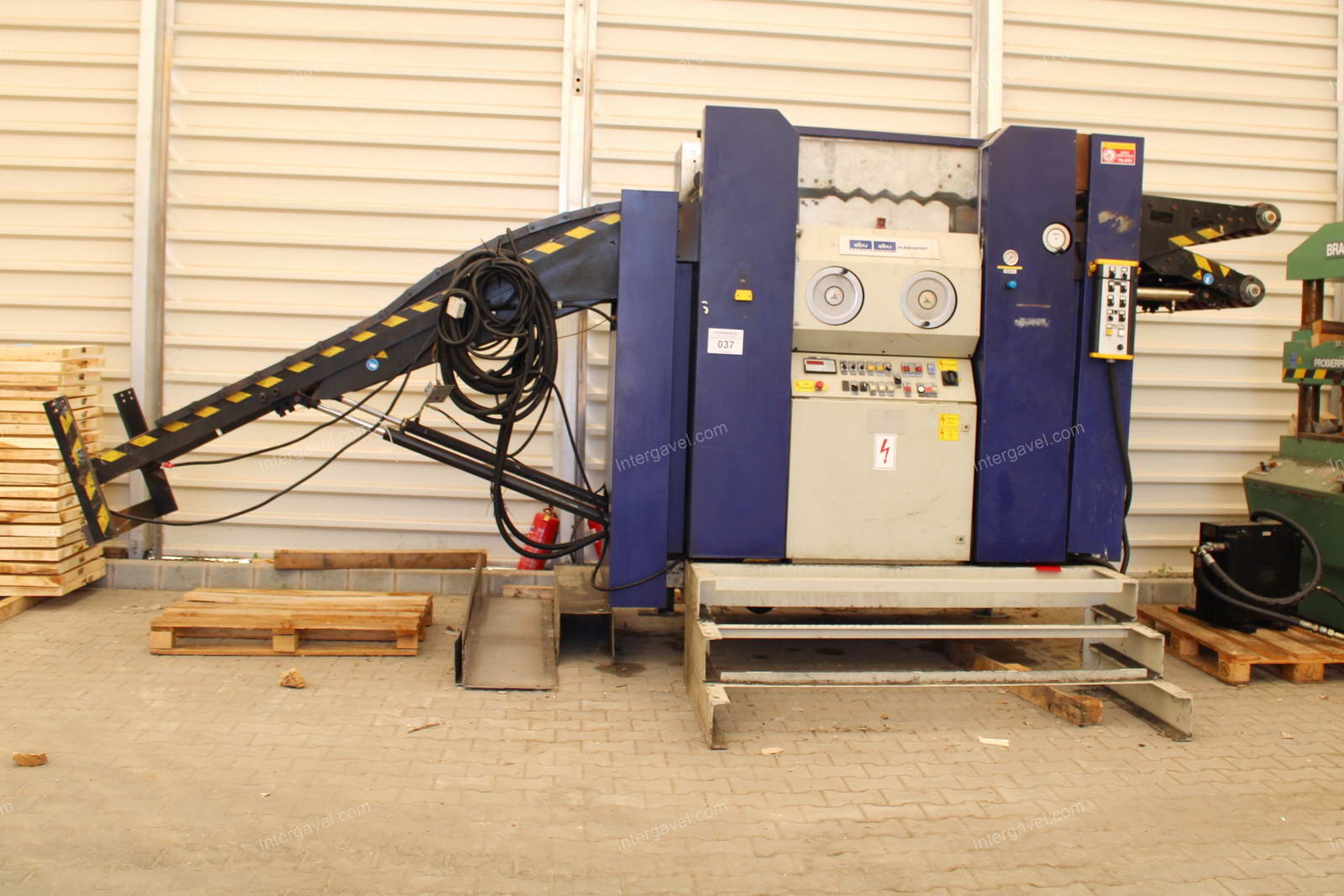 Tekercs egyengető, adagoló és lecsévélő 3