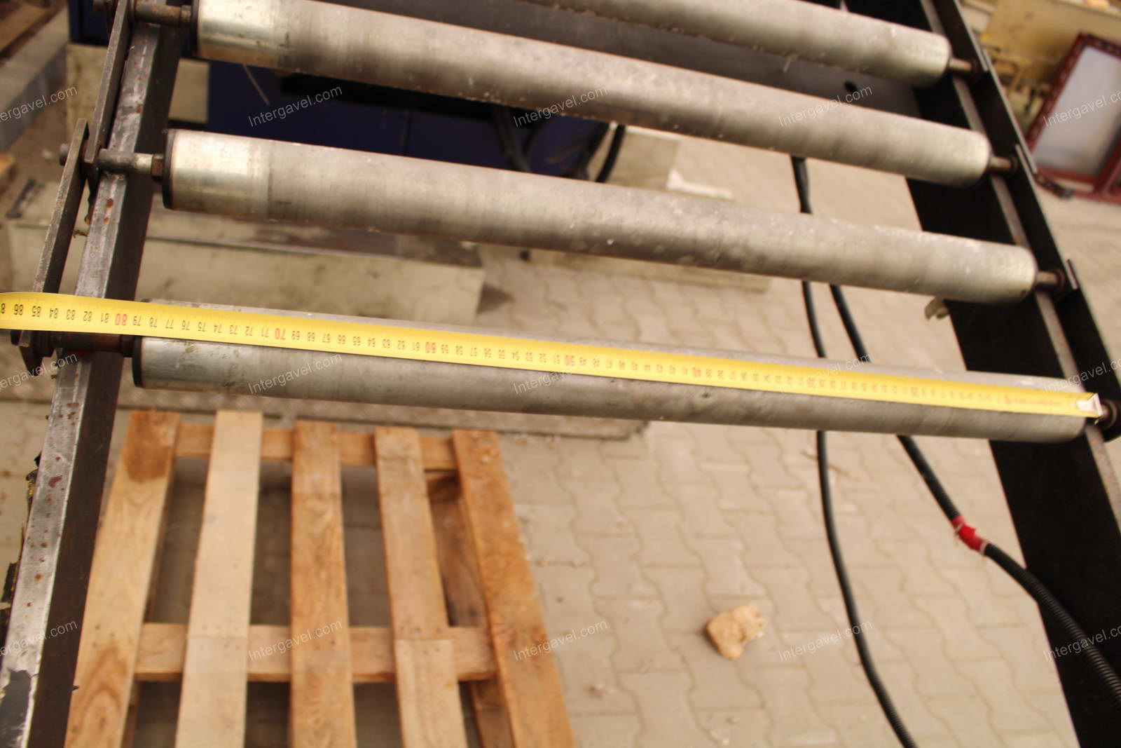 Tekercs egyengető, adagoló és lecsévélő 7