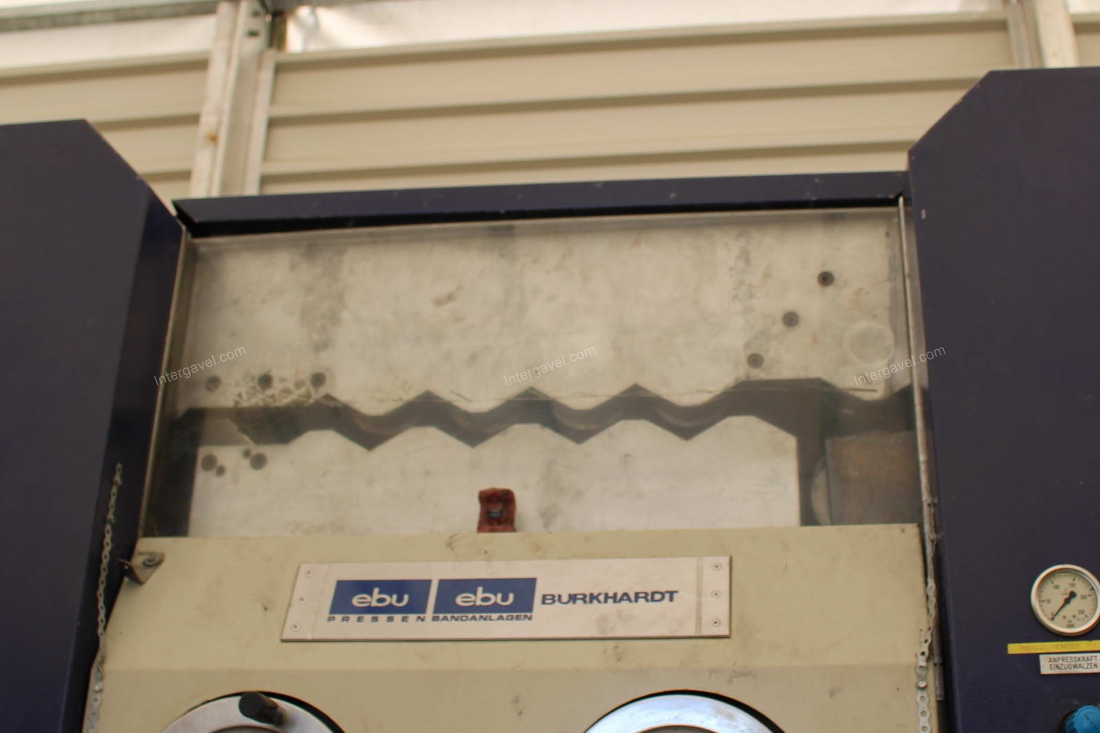 Tekercs egyengető, adagoló és lecsévélő 8