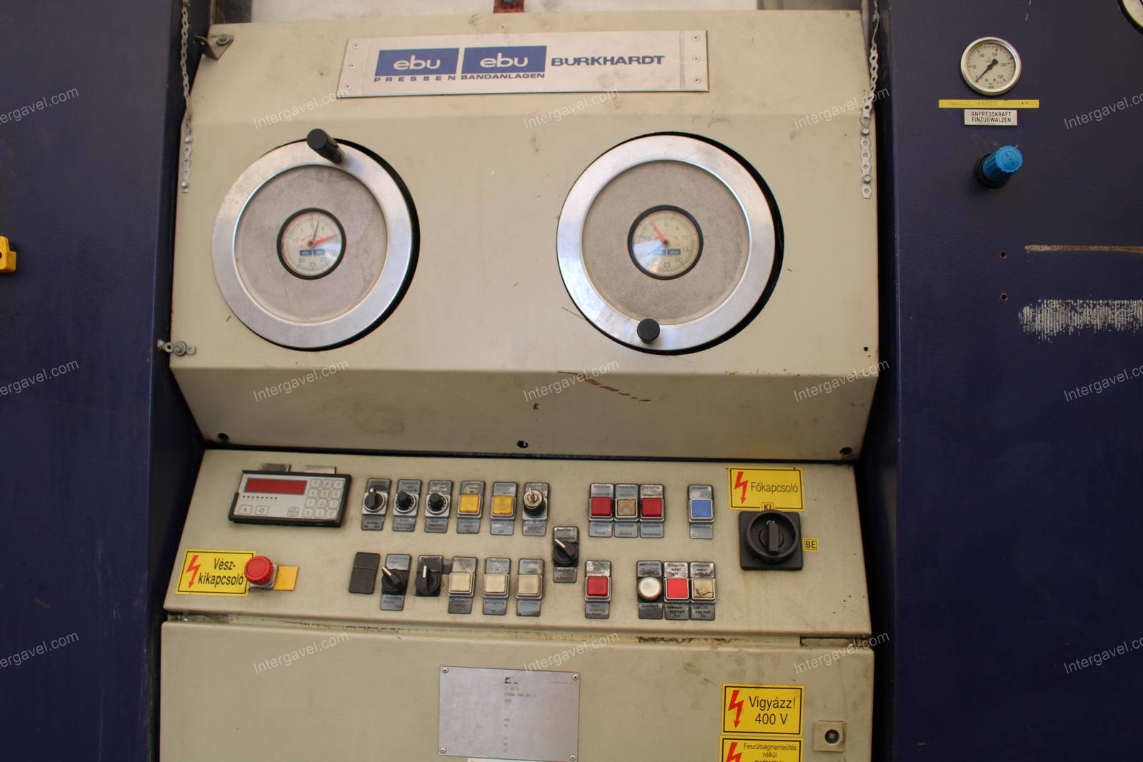 Tekercs egyengető, adagoló és lecsévélő 9