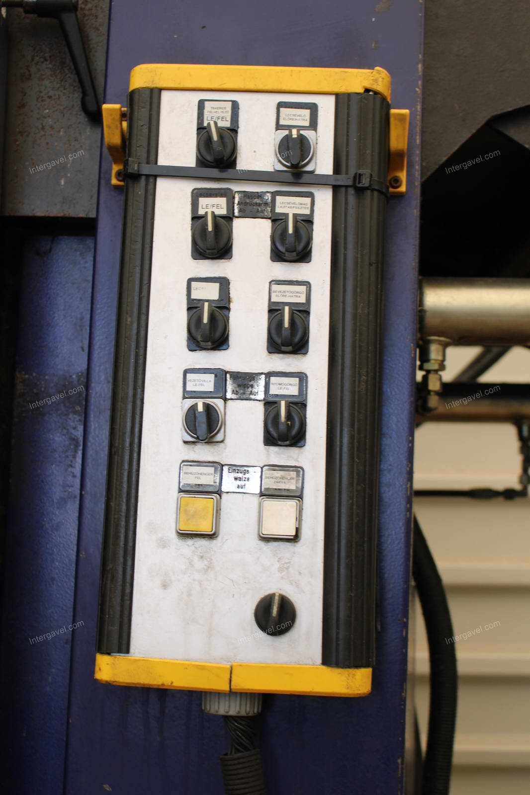 Tekercs egyengető, adagoló és lecsévélő 10