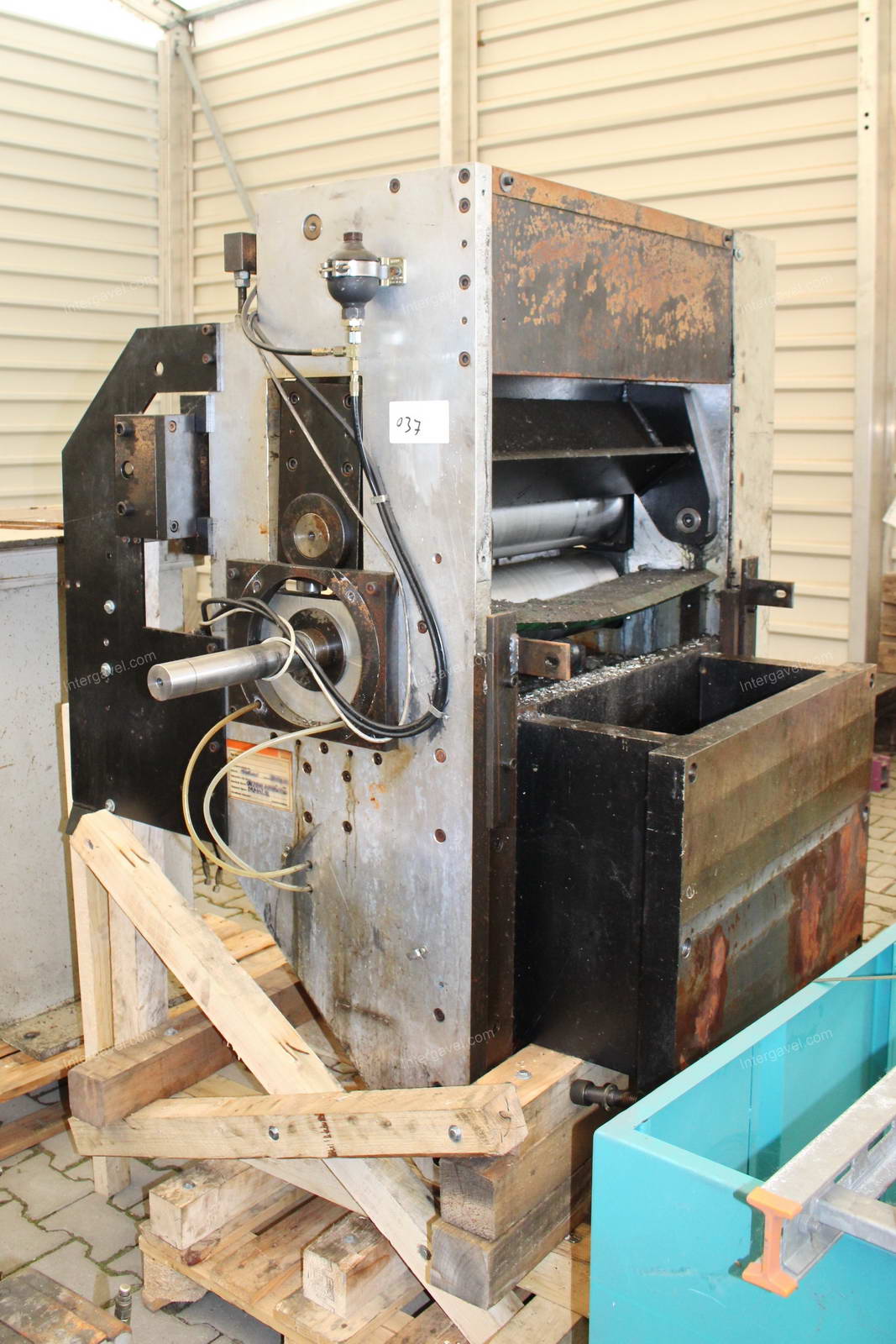 Tekercs egyengető, adagoló és lecsévélő 14