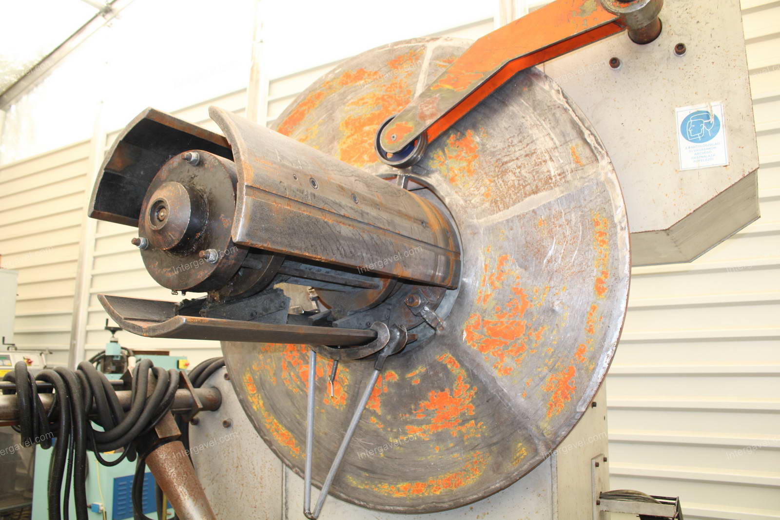 Tekercs egyengető, adagoló és lecsévélő 21