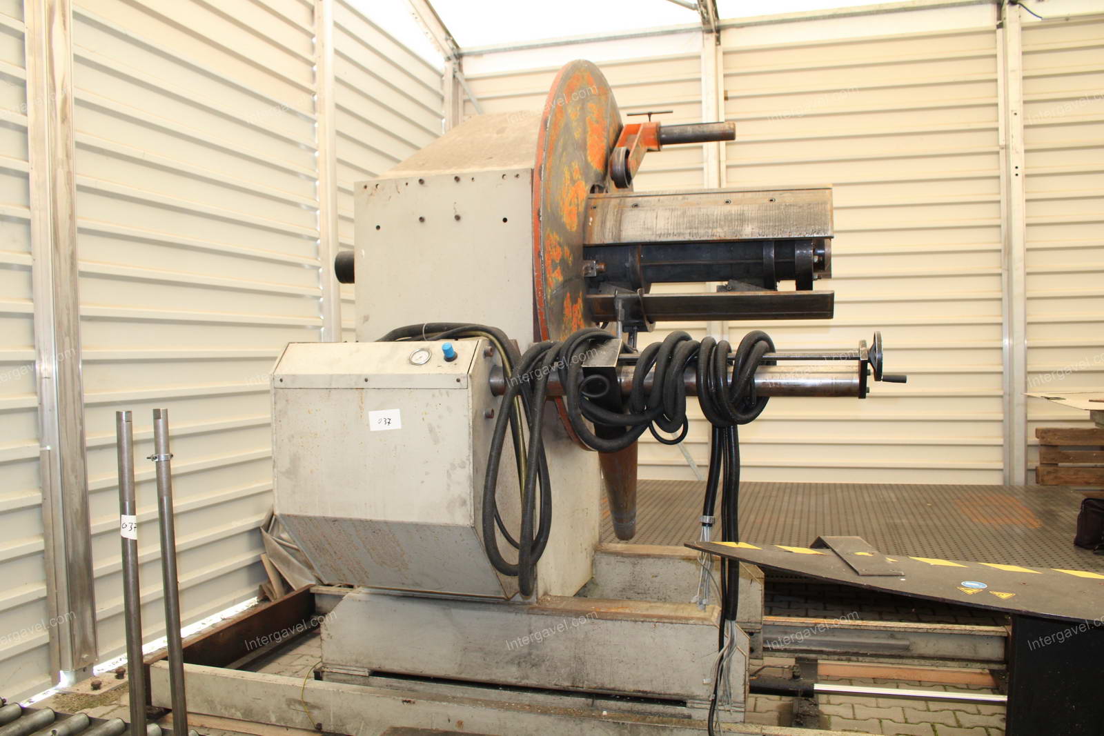 Tekercs egyengető, adagoló és lecsévélő 24