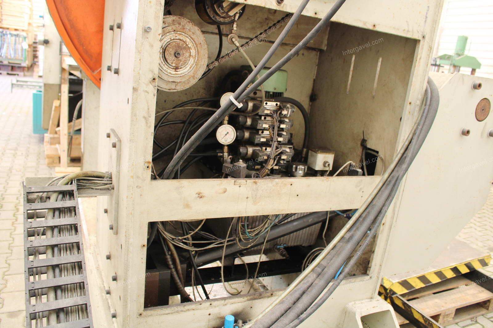 Tekercs egyengető, adagoló és lecsévélő 25