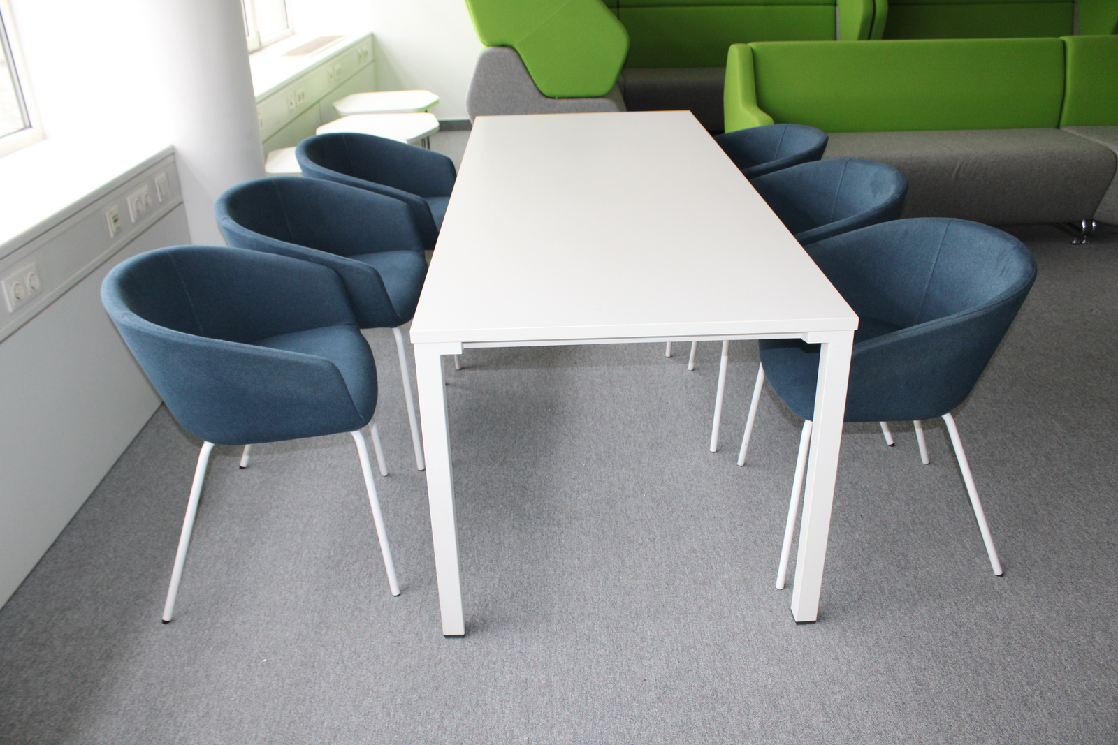 Tárgyalóasztal és székek 2