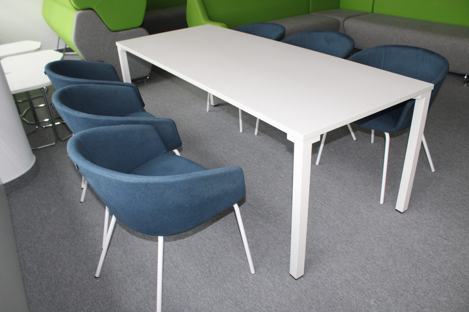 Tárgyalóasztal és székek 3