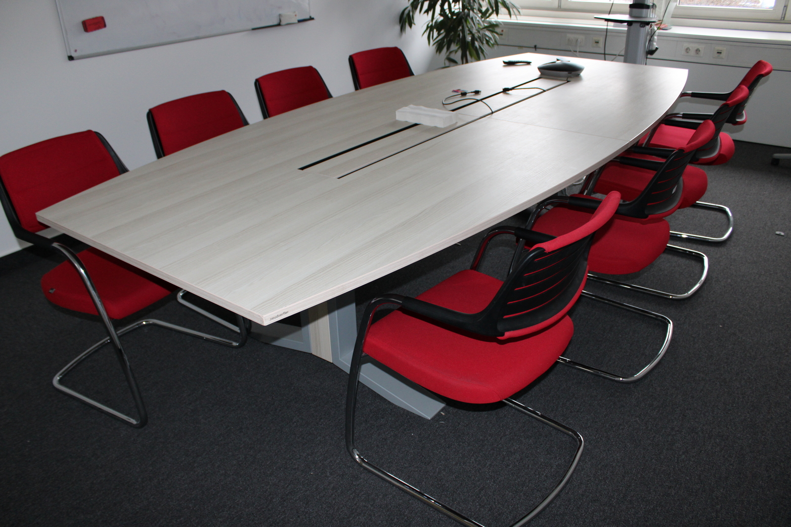 Tárgyalóasztal és székek 2