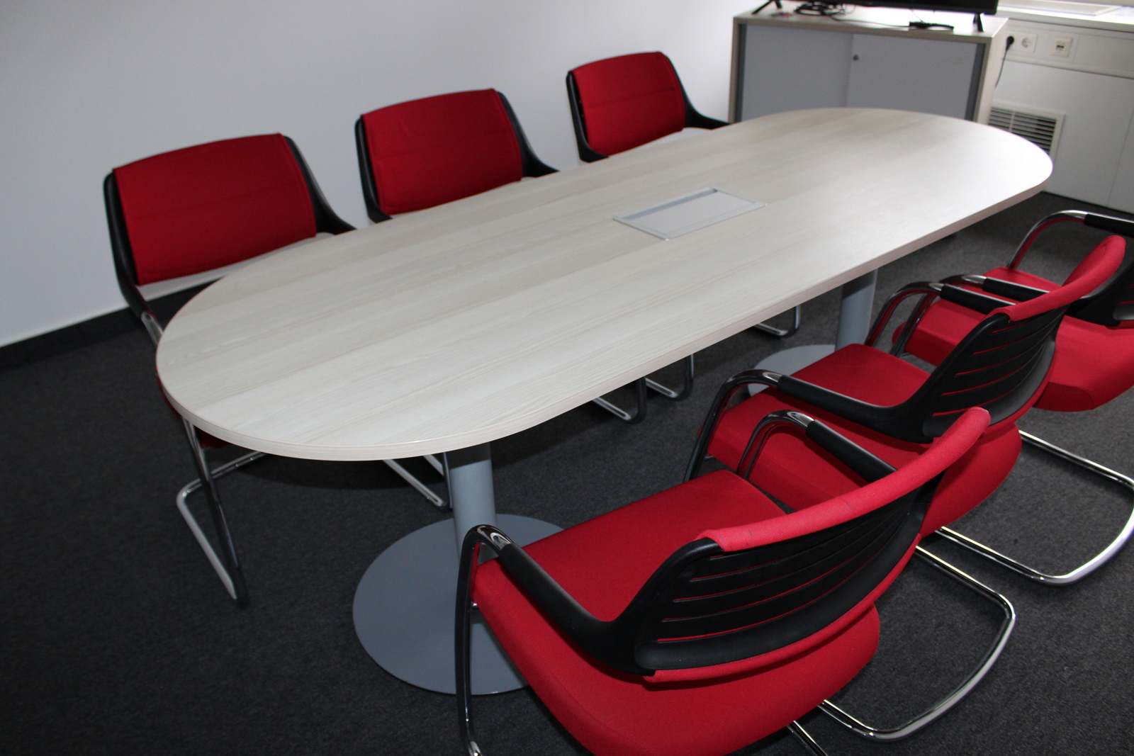 Tárgyalóasztal és székek 2