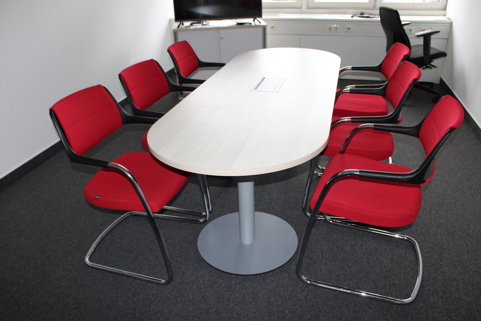 Tárgyalóasztal és székek 3