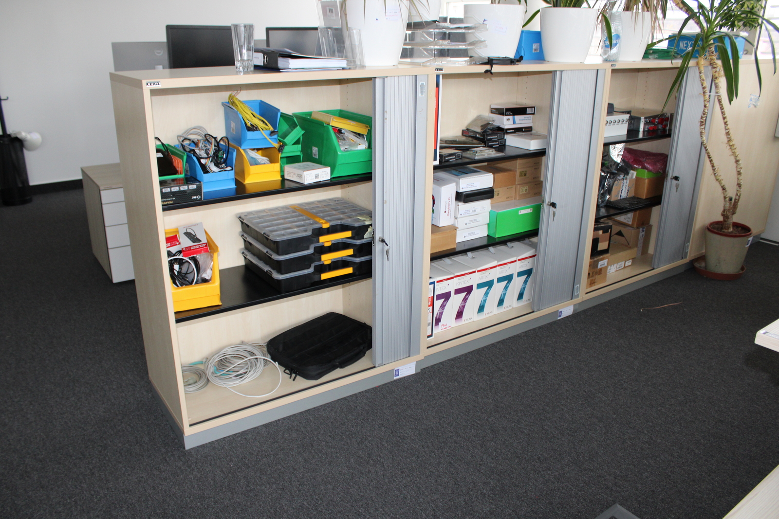 Redőnyös szekrény 4