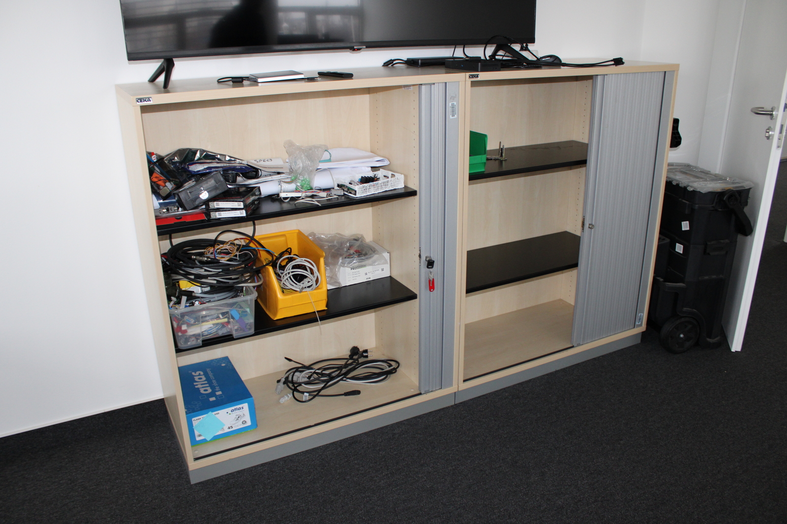 Redőnyös szekrény 3