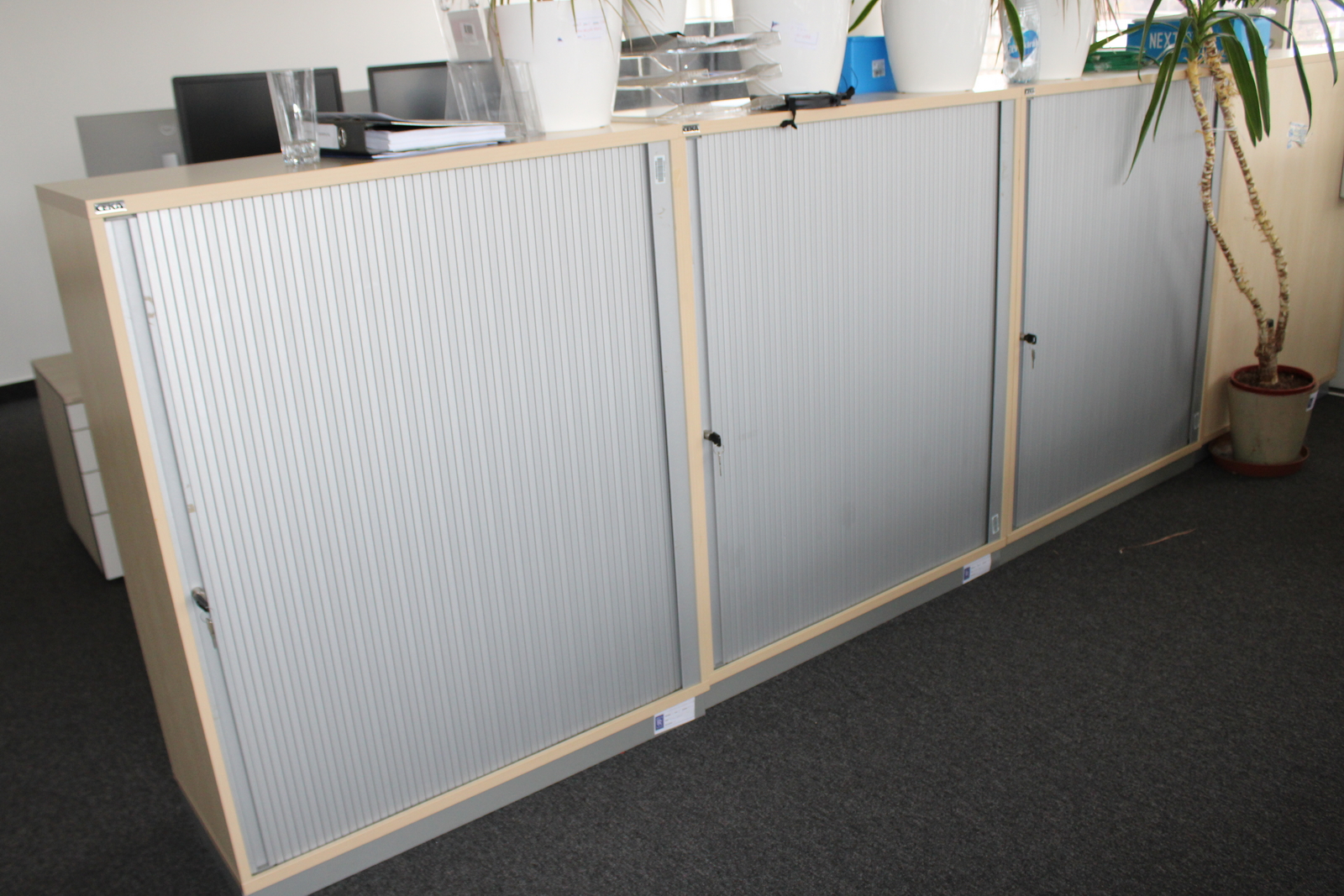 Redőnyös szekrény 2