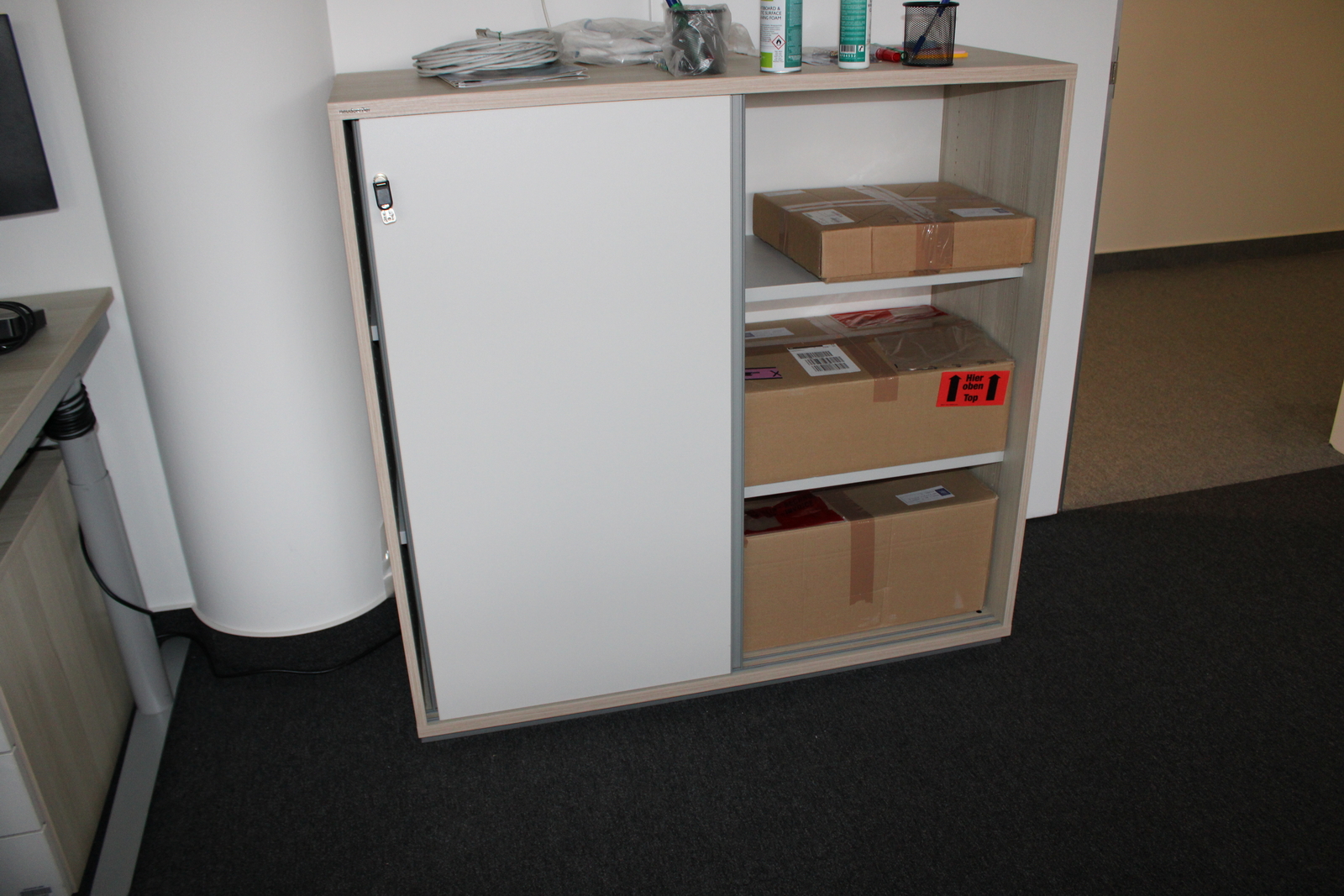 Tolóajtós szekrény 2